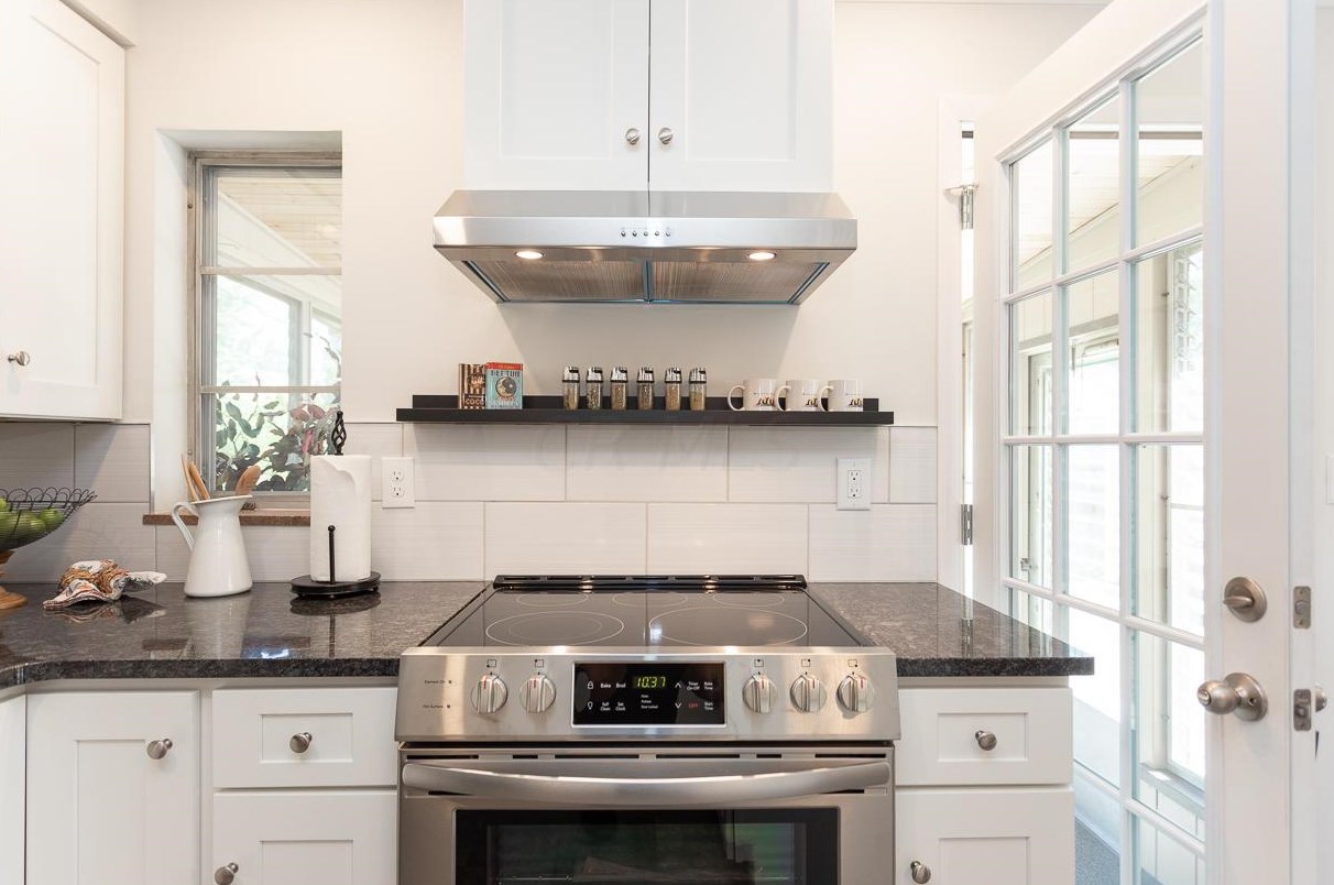 390 Dunedin Rd, Columbus OH  43214-3806 exterior