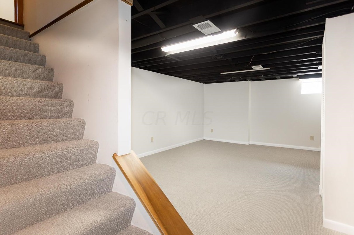 390 Dunedin Rd, Columbus OH  43214-3806 exterior