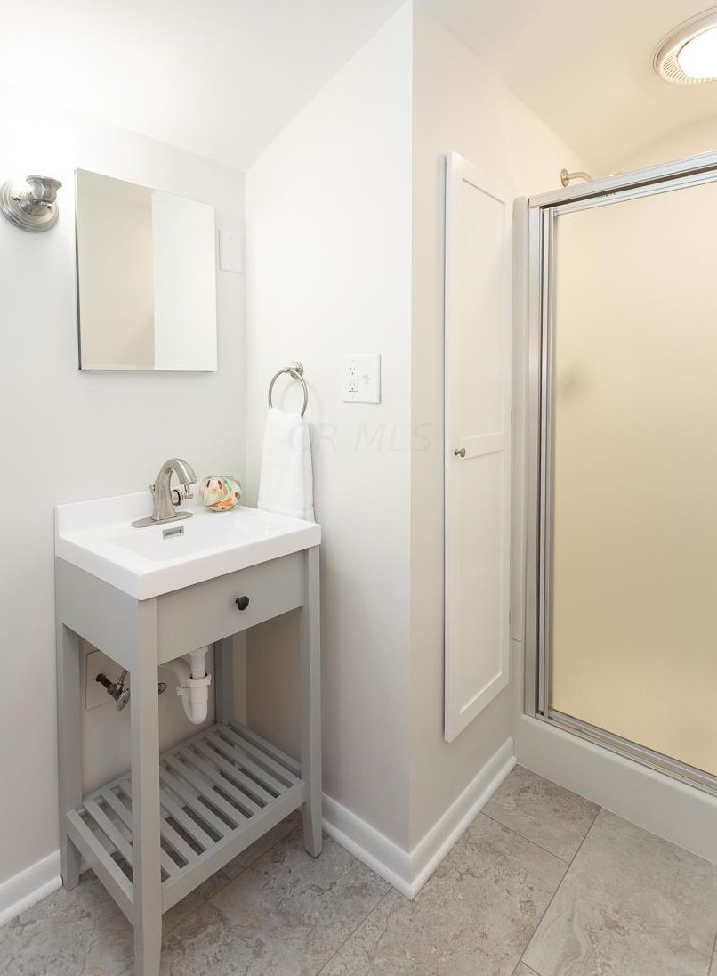 390 Dunedin Rd, Columbus OH  43214-3806 exterior