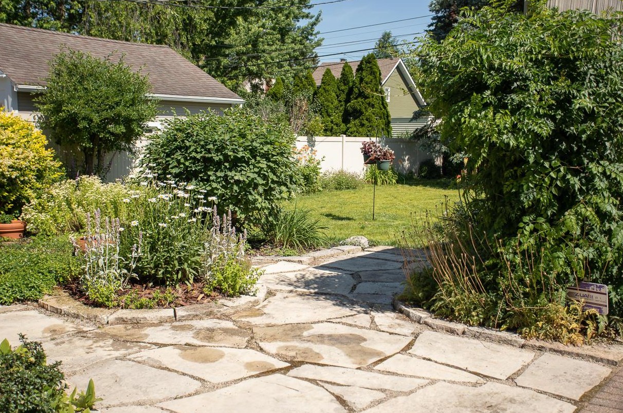 390 Dunedin Rd, Columbus OH  43214-3806 exterior