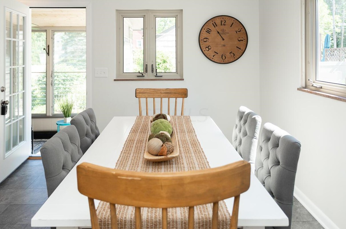 390 Dunedin Rd, Columbus OH  43214-3806 exterior