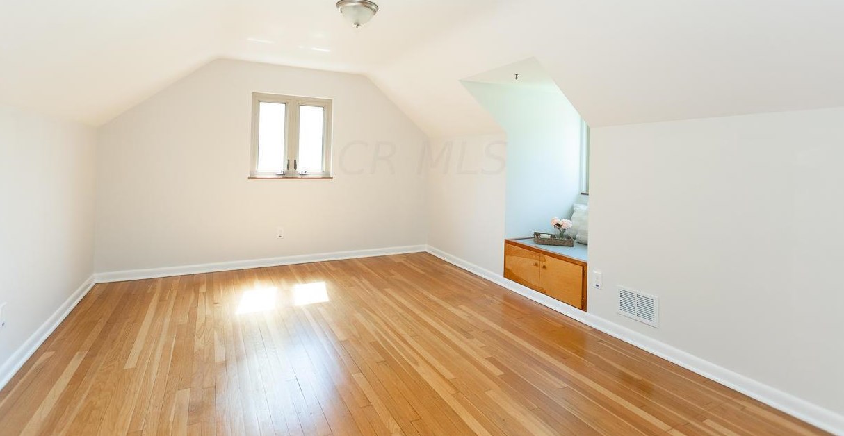 390 Dunedin Rd, Columbus OH  43214-3806 exterior