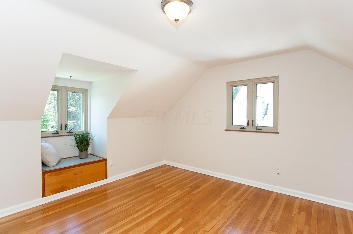 390 Dunedin Rd, Columbus OH  43214-3806 exterior