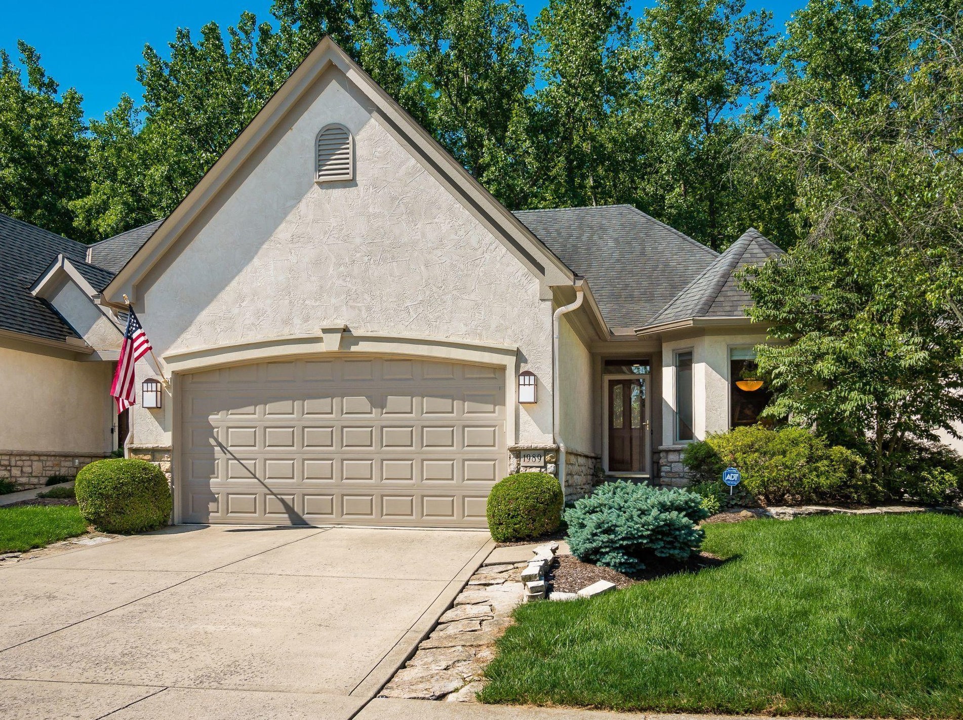 1989 Marblecliff Crossing Ct, Columbus, OH 43204-4968