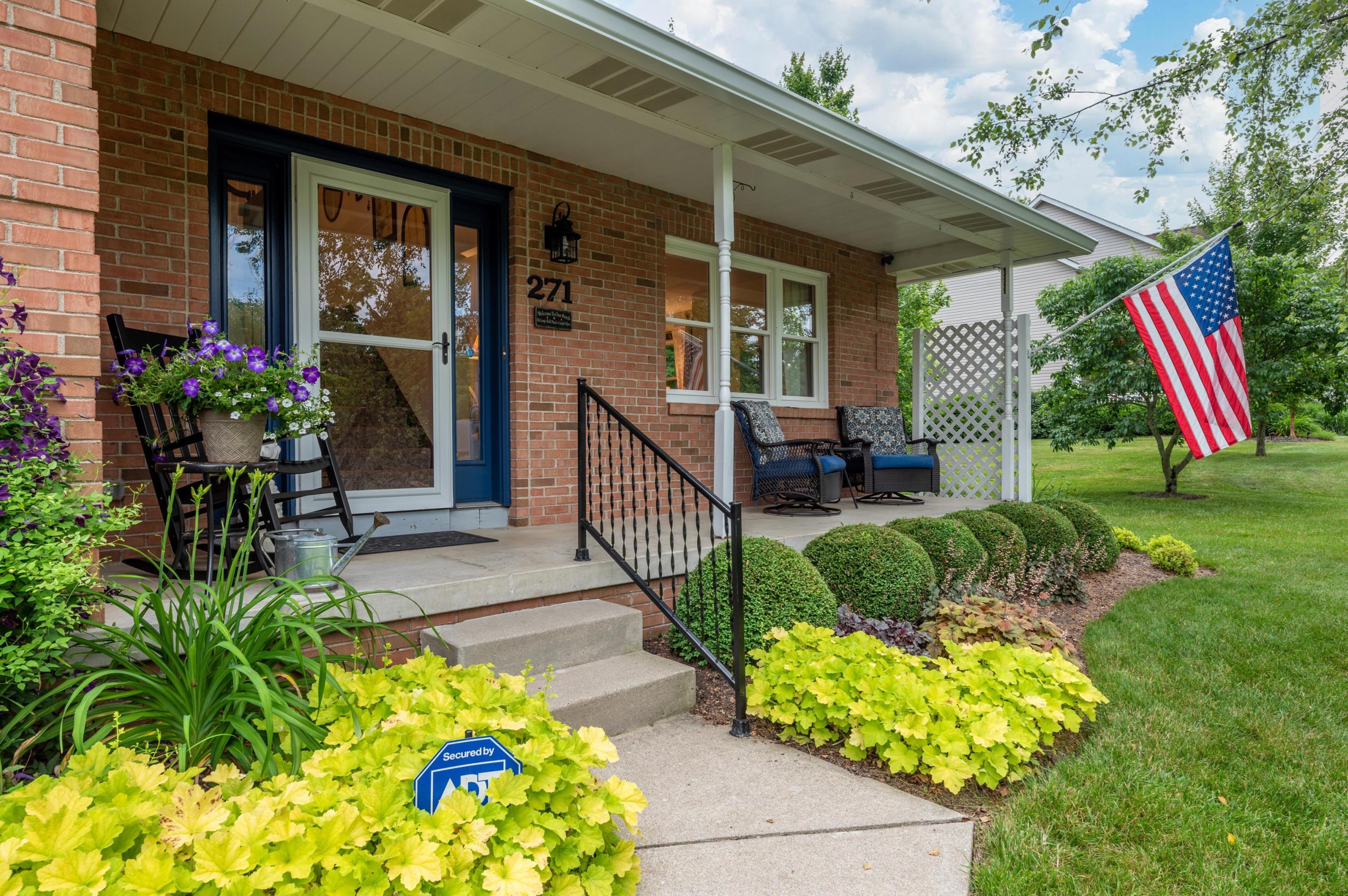 271 Hillgail Sw Rd, Pataskala, OH 43062