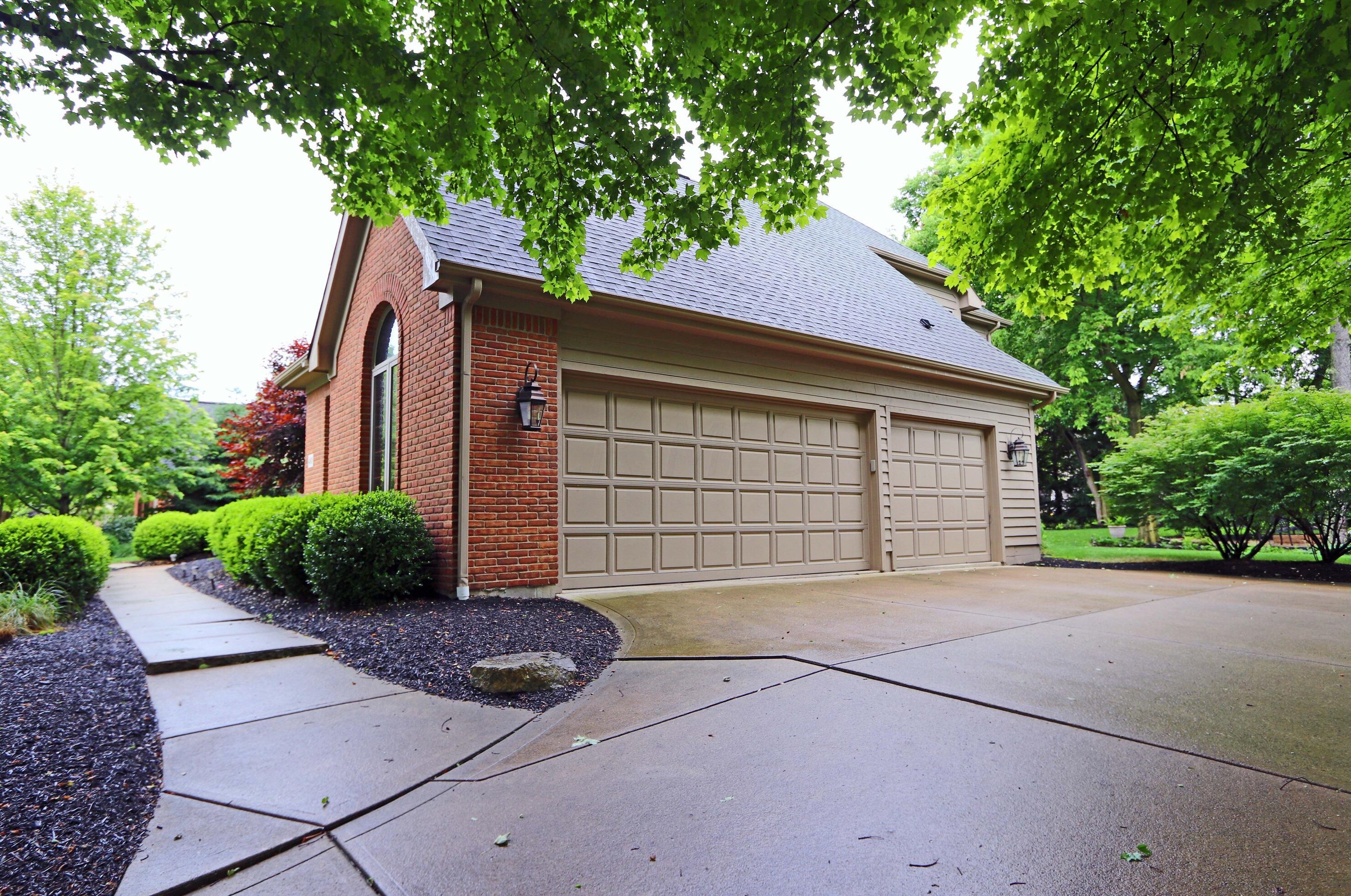 4818 Chaddington Dr, Dublin, OH 43017-2178