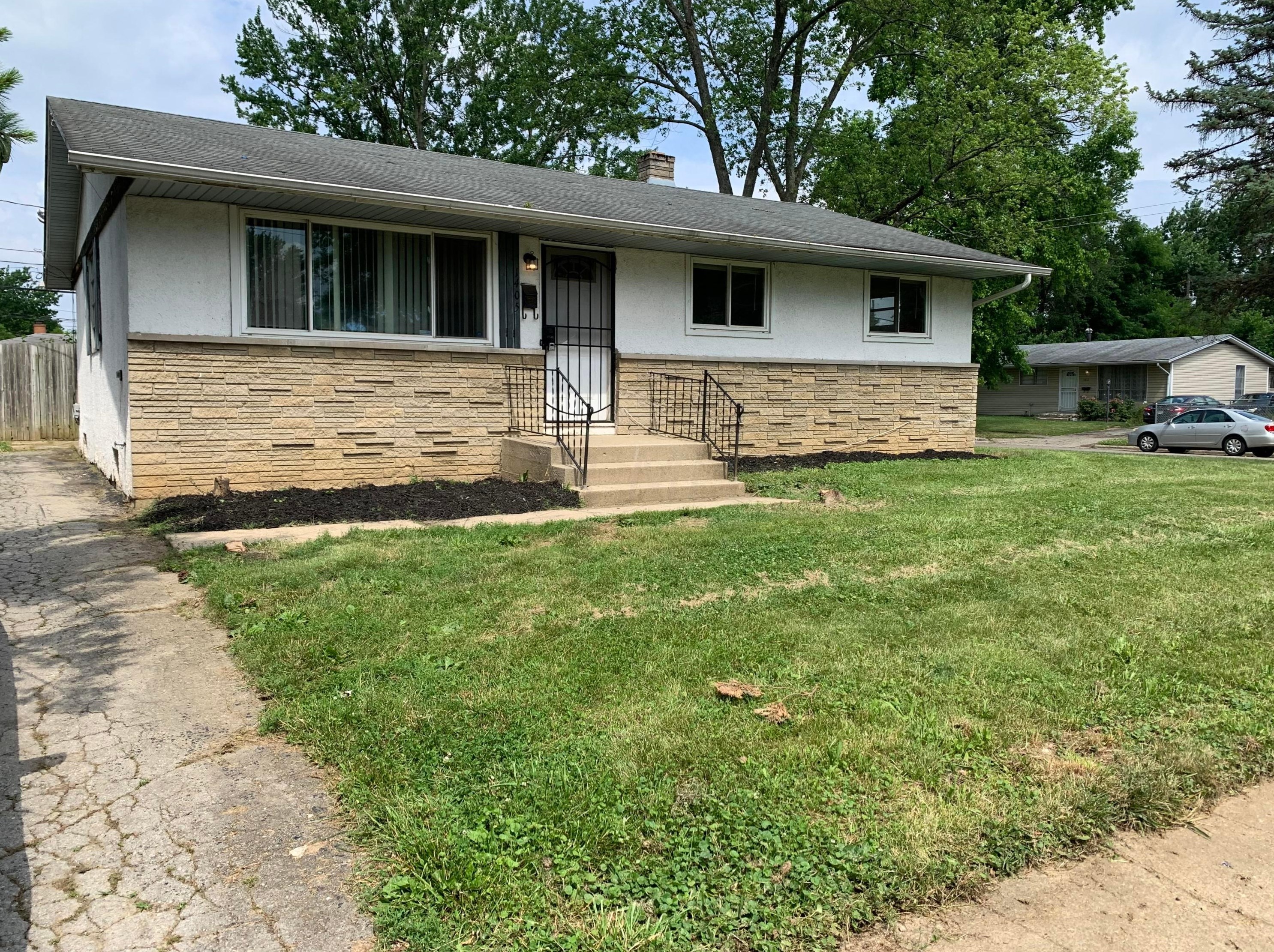 1405 Picard Rd, Columbus, OH 43227-3237
