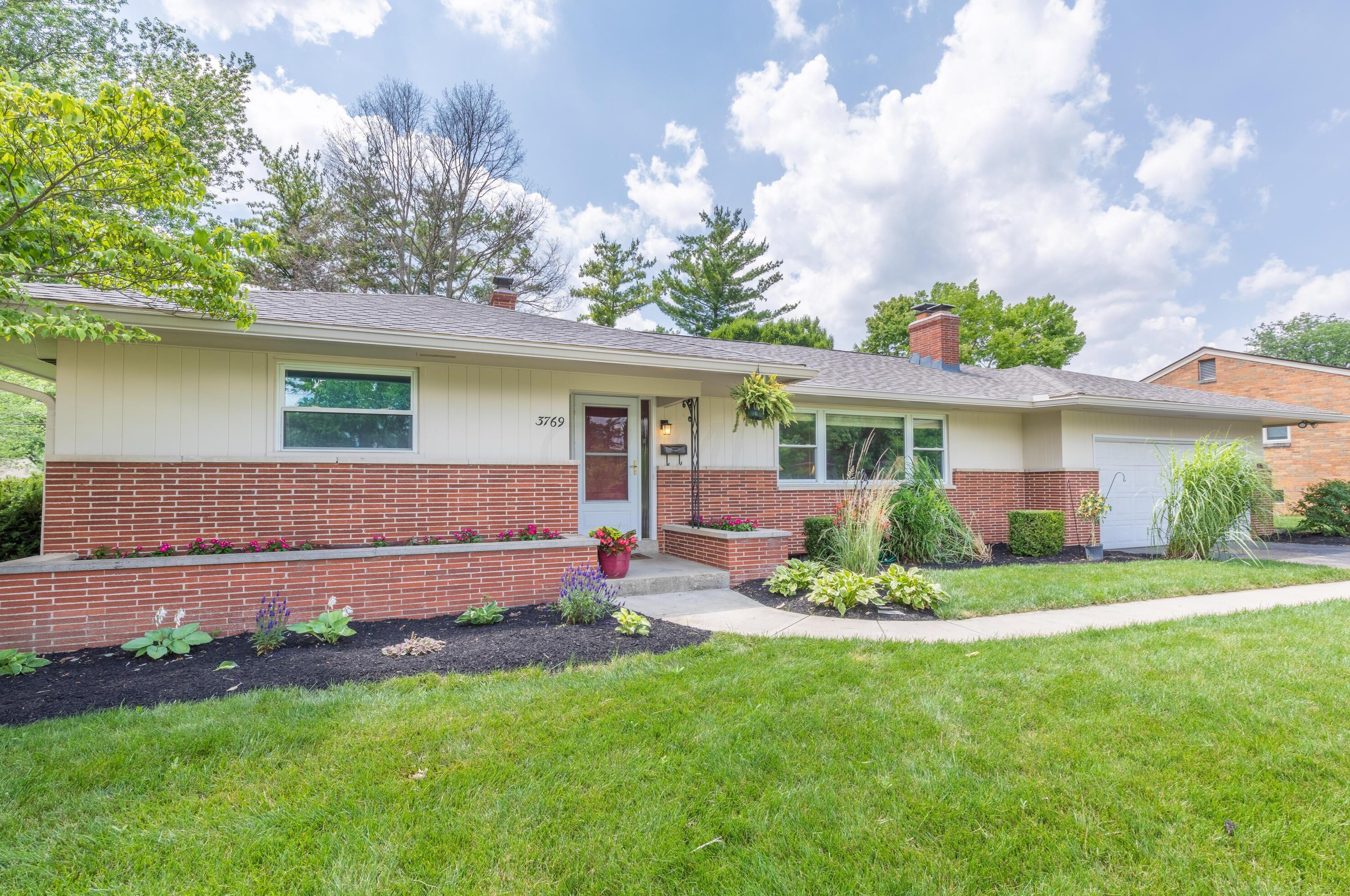 3769 Mountview Rd, Columbus, OH 43220-4801