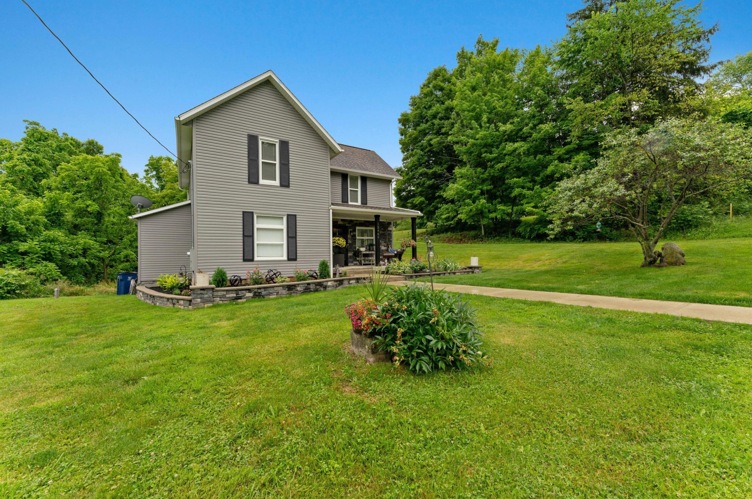 12464 Laurel Hill Rd, Thornville, OH 43076-9380