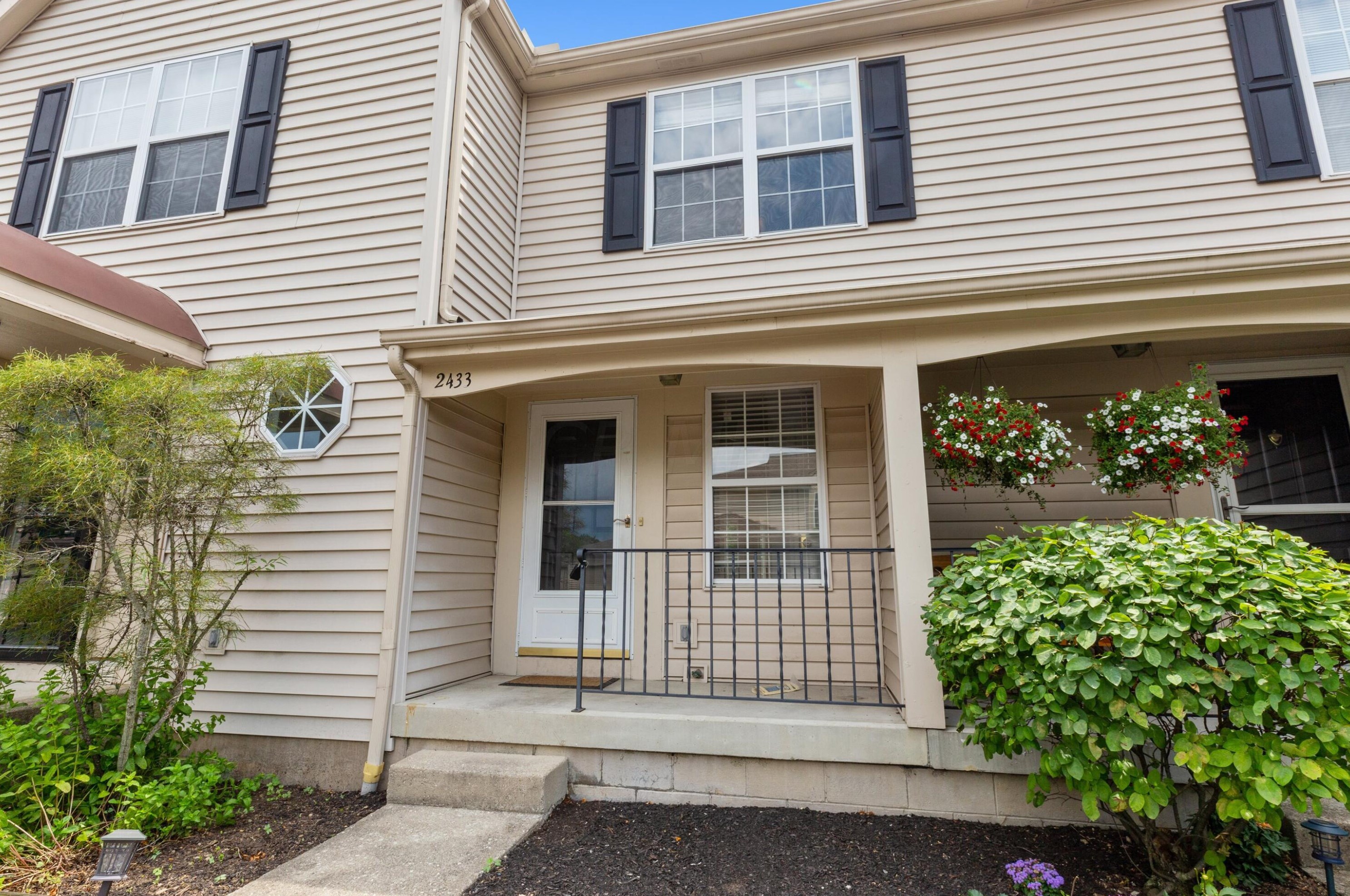 2433 Winona Dr, Columbus, OH 43235-5540