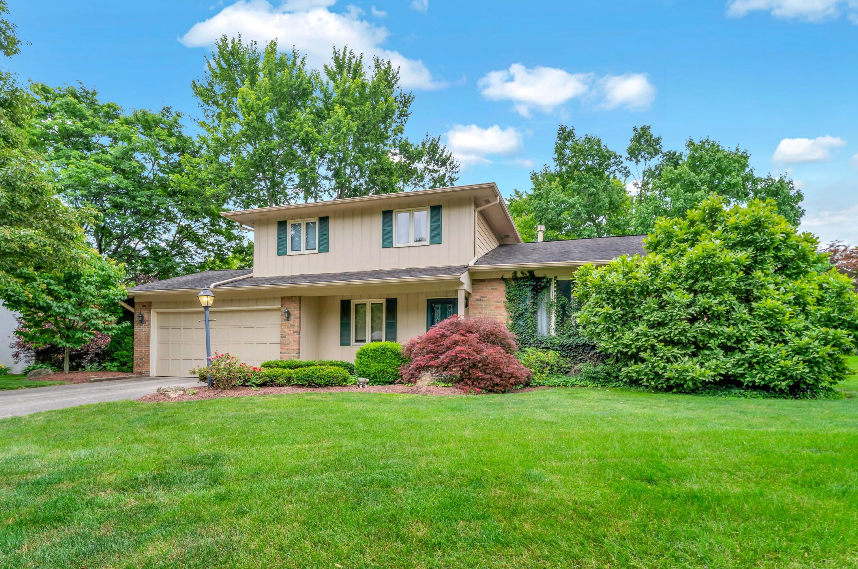 1251 Nantucket Ave, Columbus, OH 43235-4074