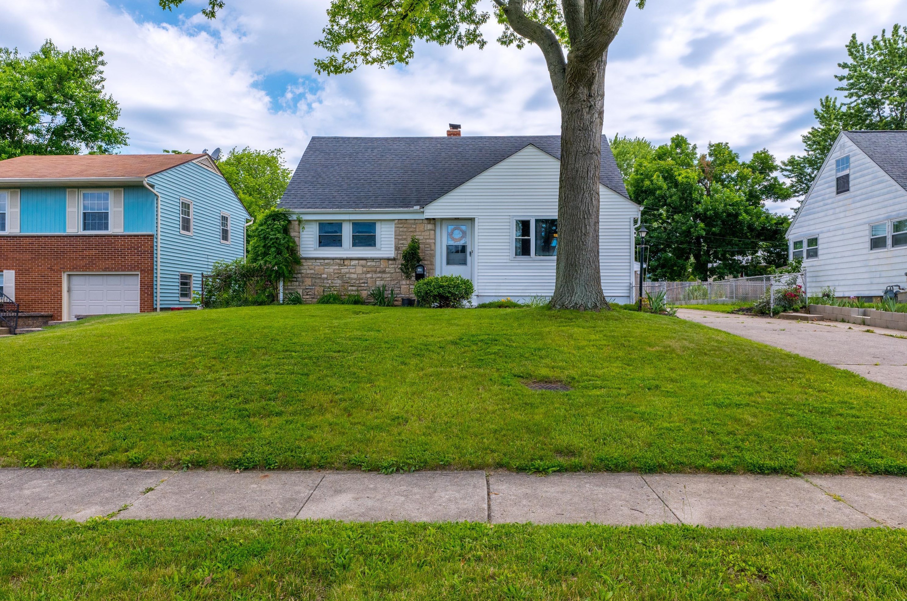 1308 Carbone Dr, Columbus, OH 43224-2068