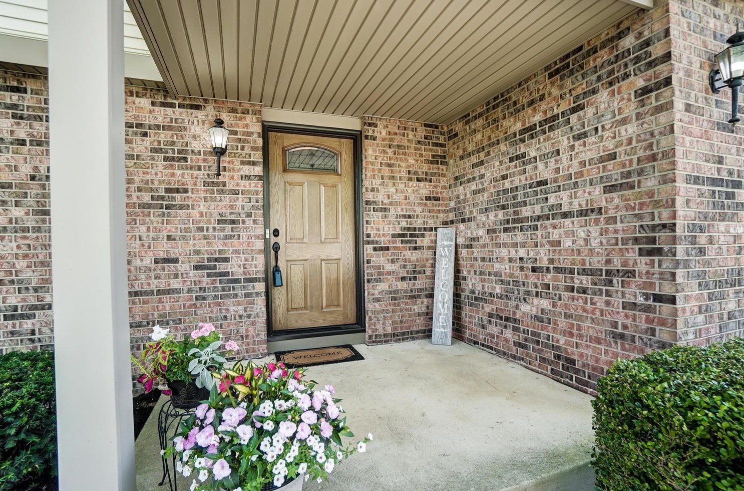1463 Briarmeadow Dr, Columbus, OH 43235-1612