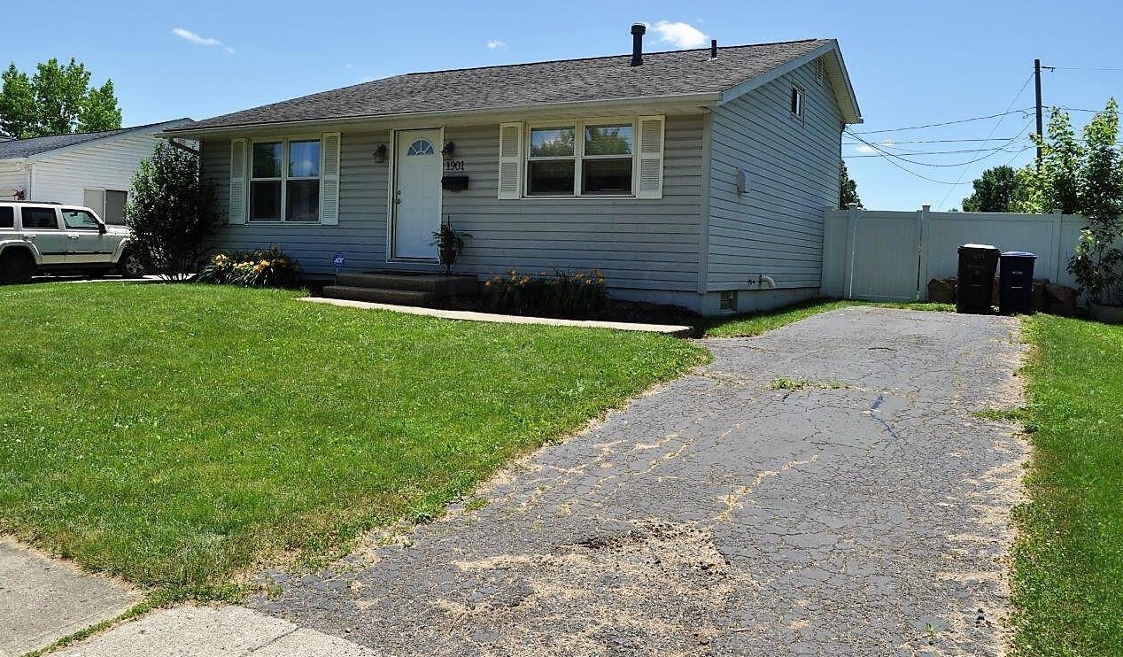 1901 Brookfield Rd, Columbus OH  43229-8824 exterior