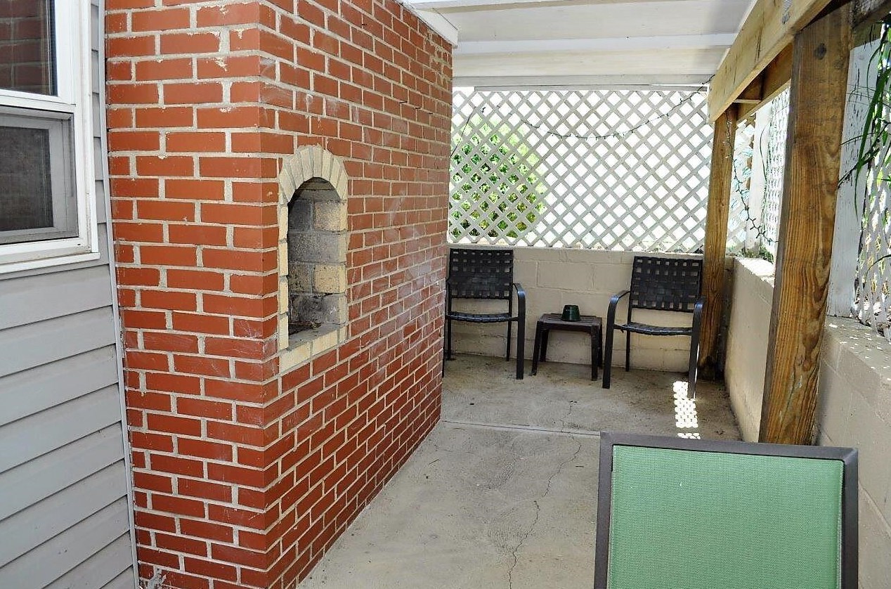 1901 Brookfield Rd, Columbus OH  43229-8824 exterior