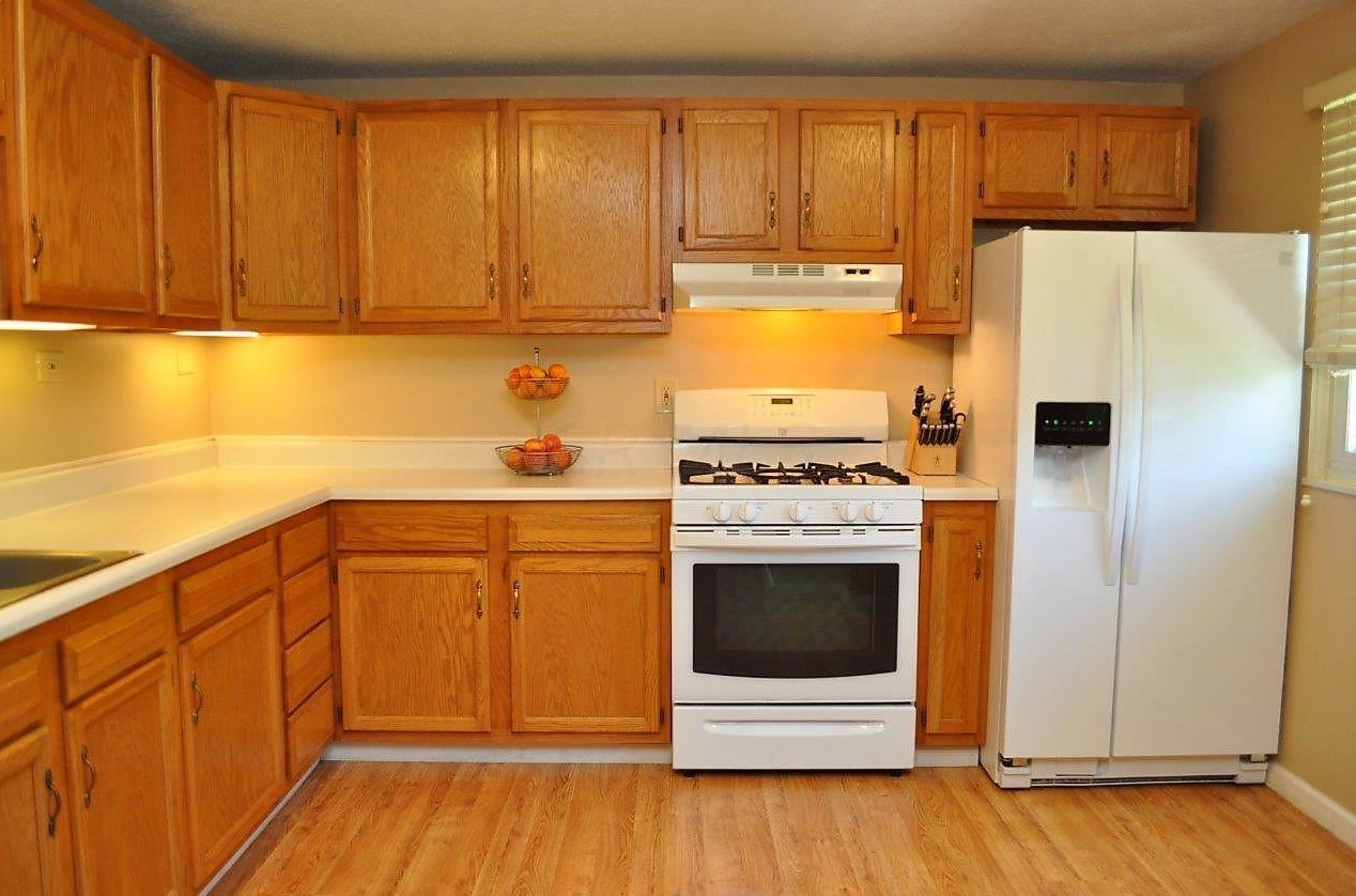 1901 Brookfield Rd, Columbus OH  43229-8824 exterior