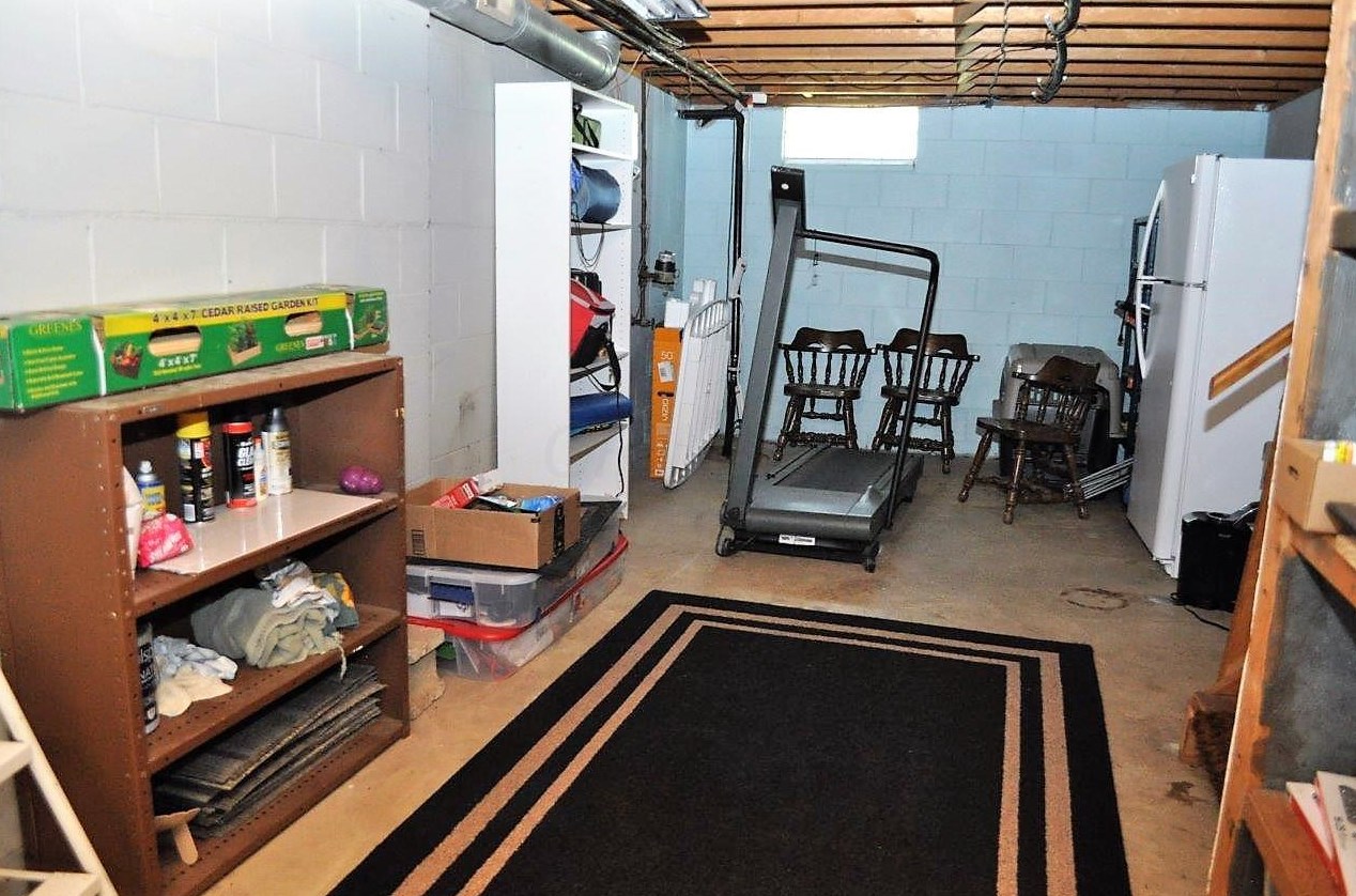 1901 Brookfield Rd, Columbus OH  43229-8824 exterior