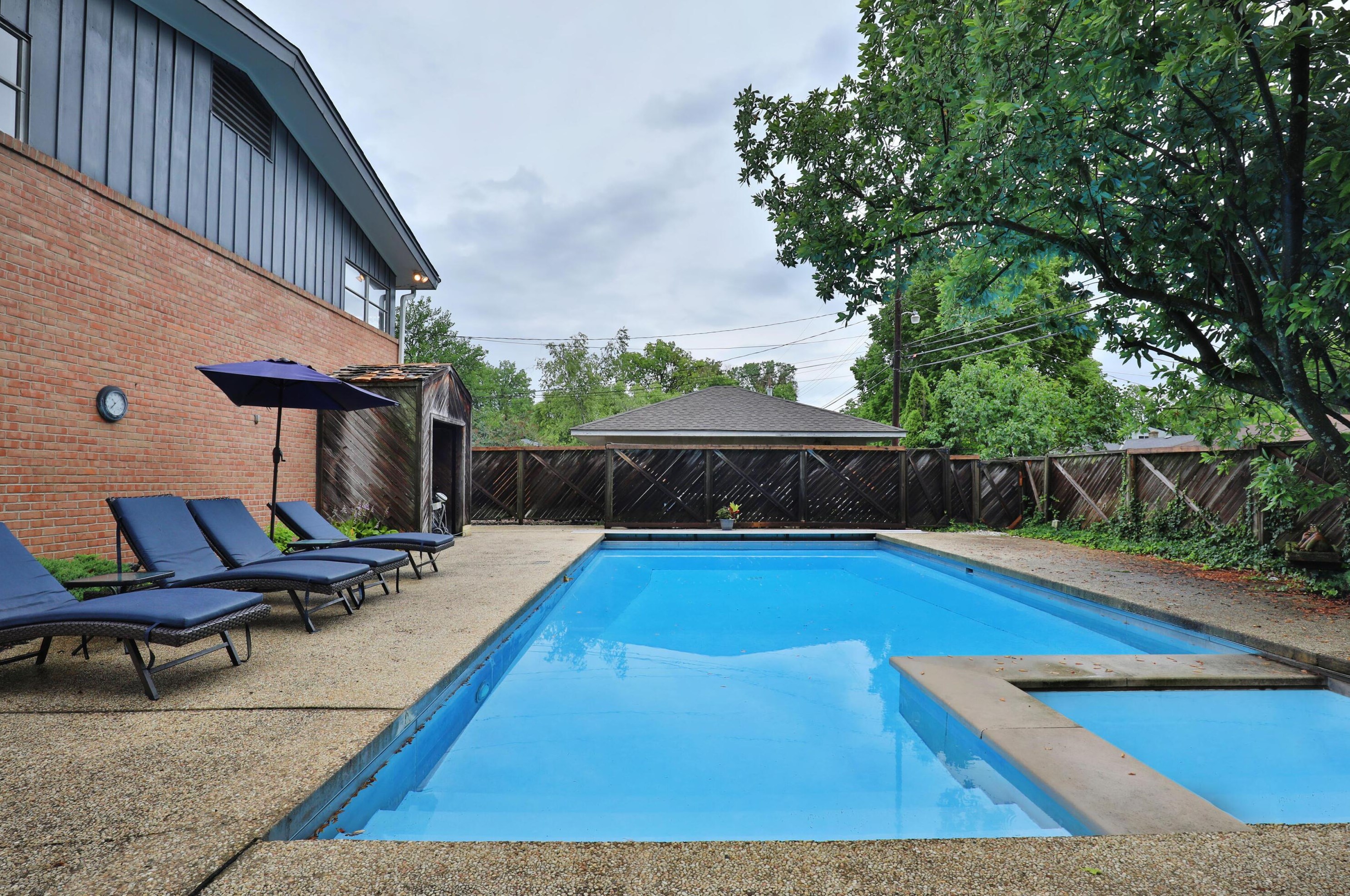 138 Merkle Rd, Columbus, OH 43209-1554