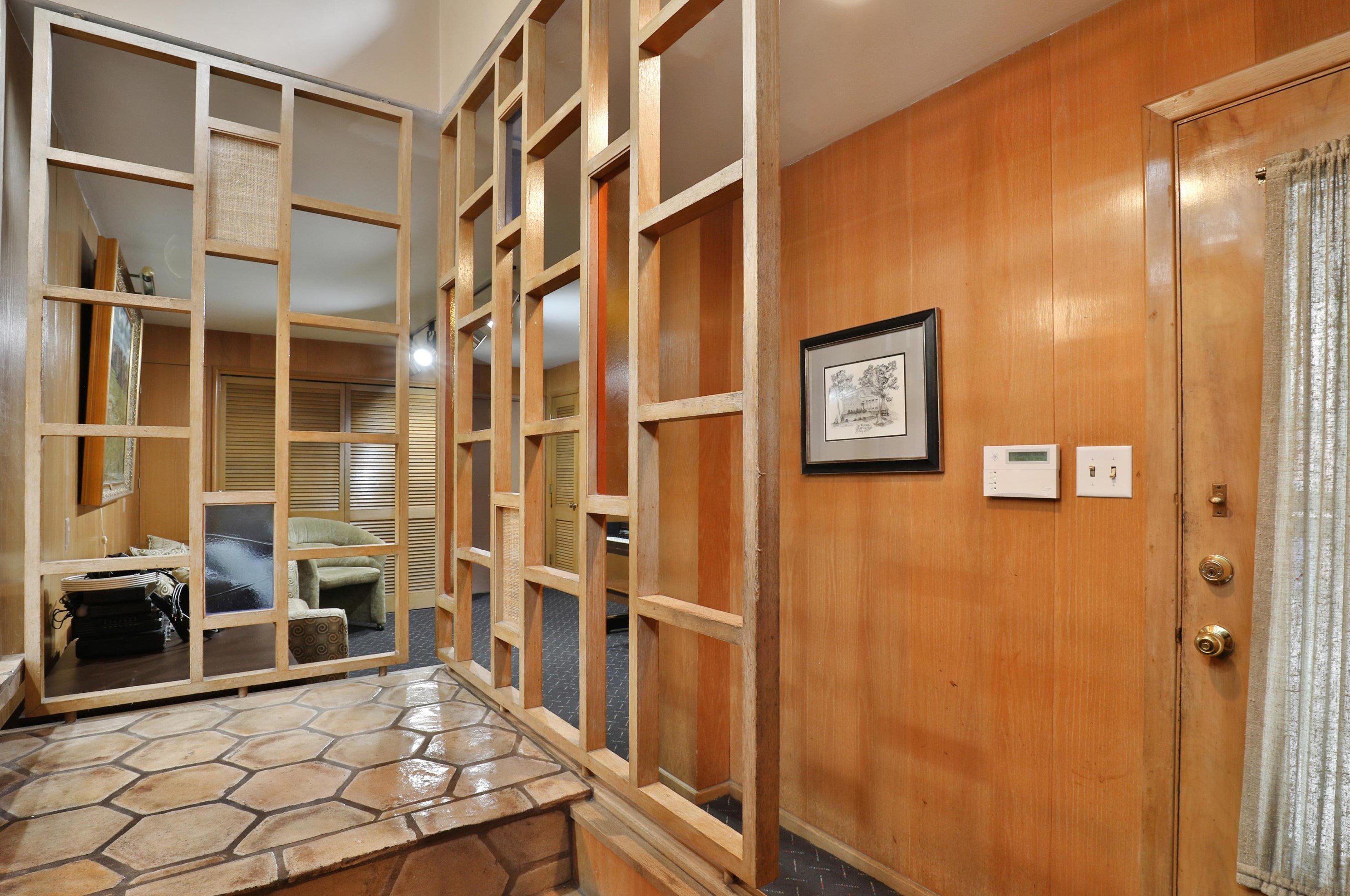 138 Merkle Rd, Columbus OH 43209-1554 exterior