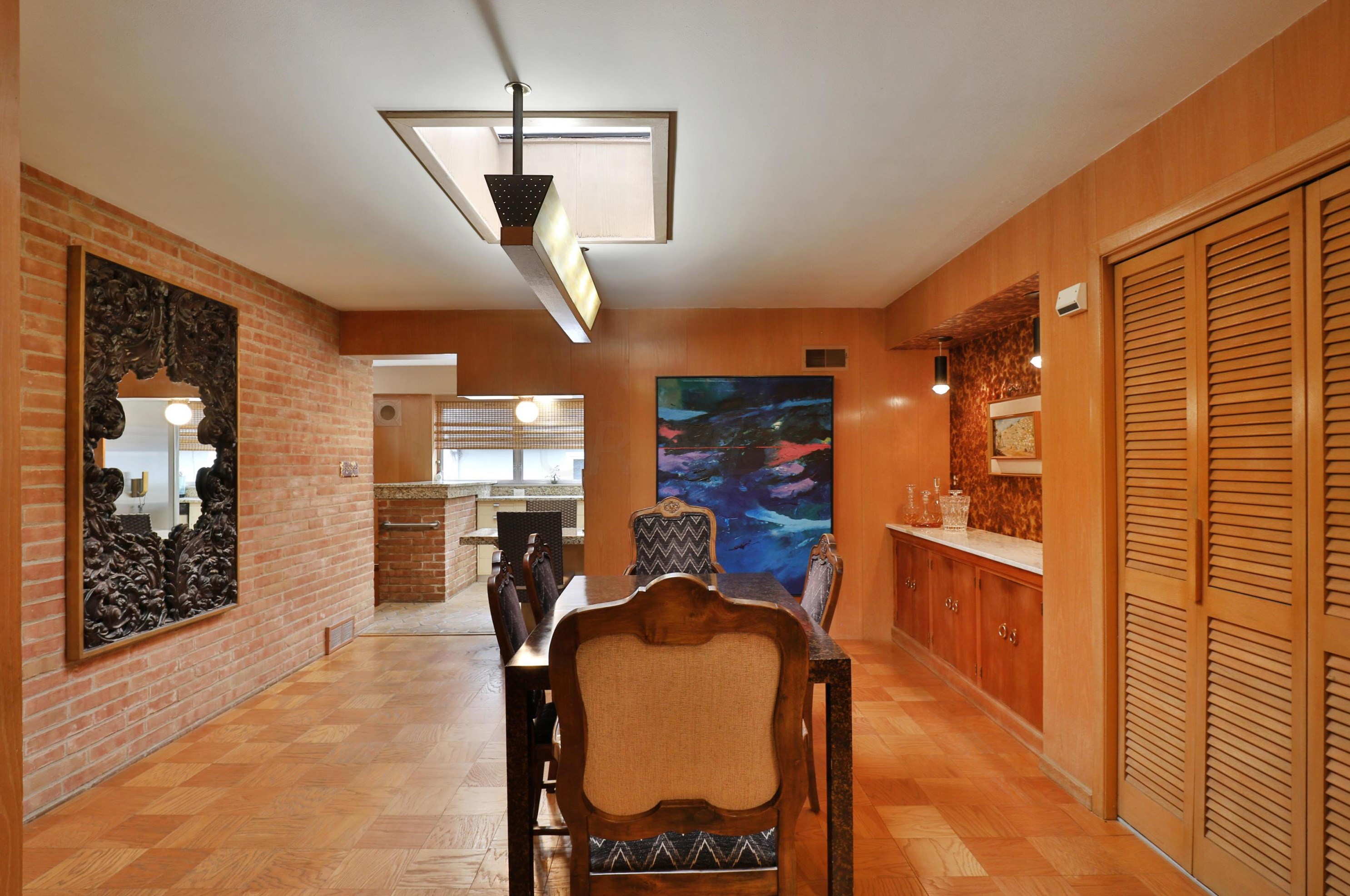 138 Merkle Rd, Columbus OH 43209-1554 exterior