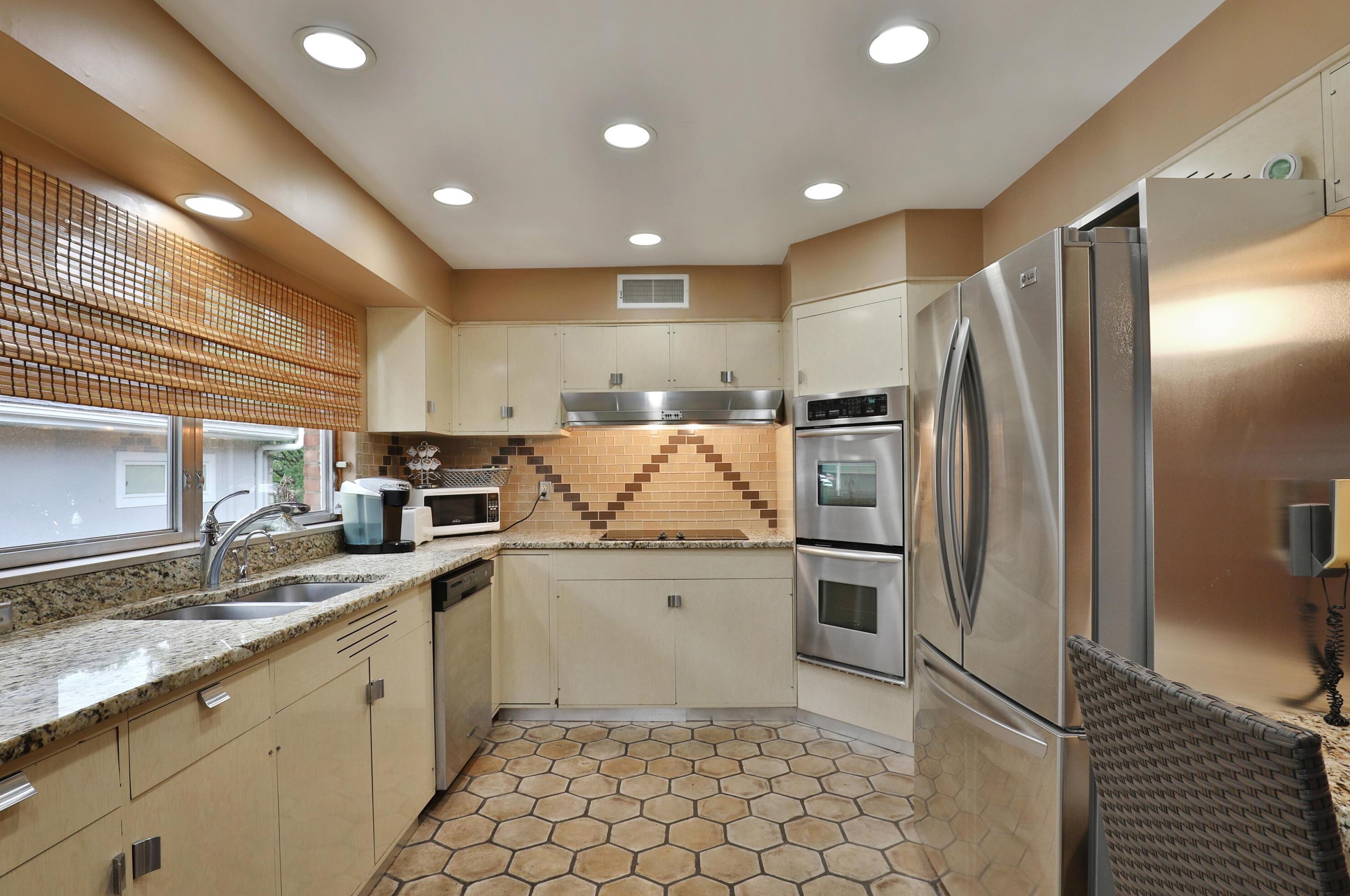 138 Merkle Rd, Columbus OH 43209-1554 exterior