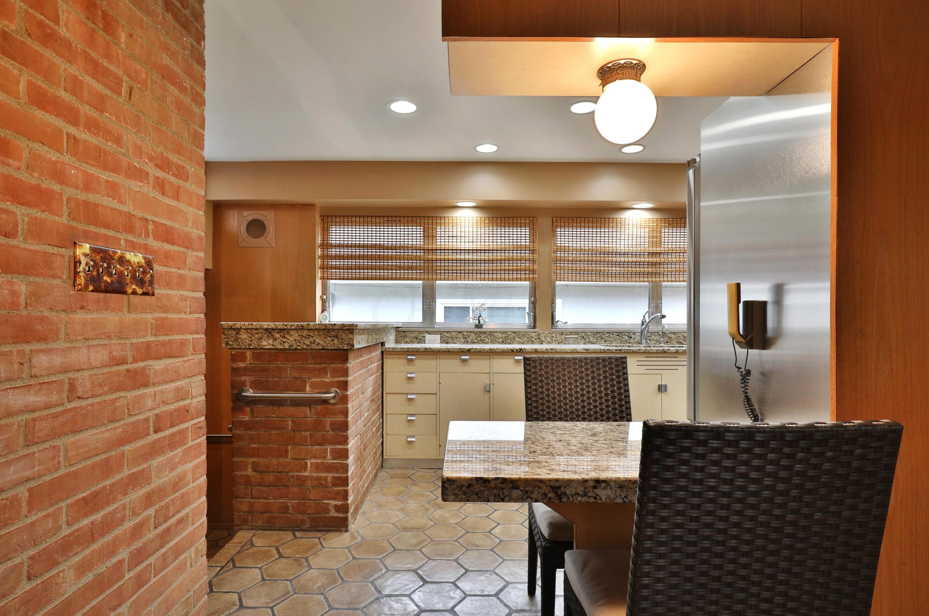 138 Merkle Rd, Columbus OH 43209-1554 exterior