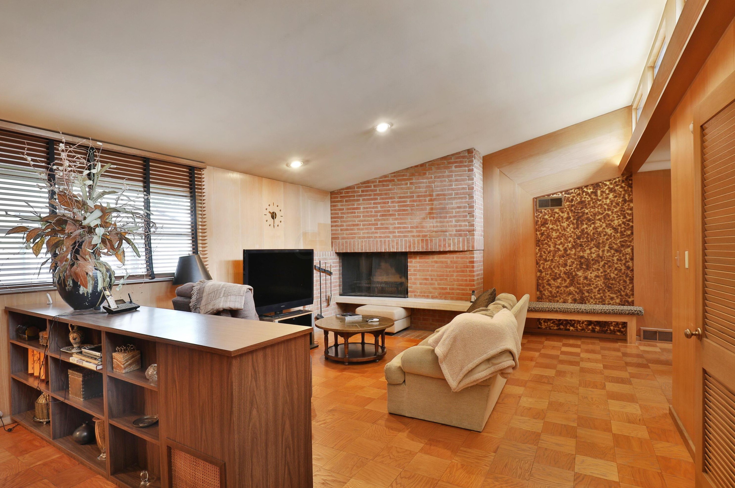 138 Merkle Rd, Columbus OH 43209-1554 exterior