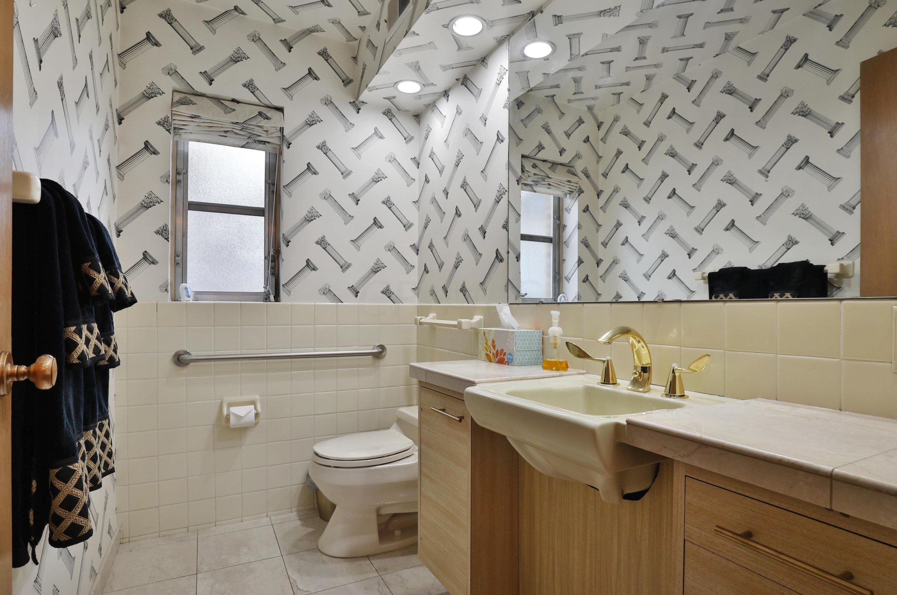 138 Merkle Rd, Columbus OH 43209-1554 exterior