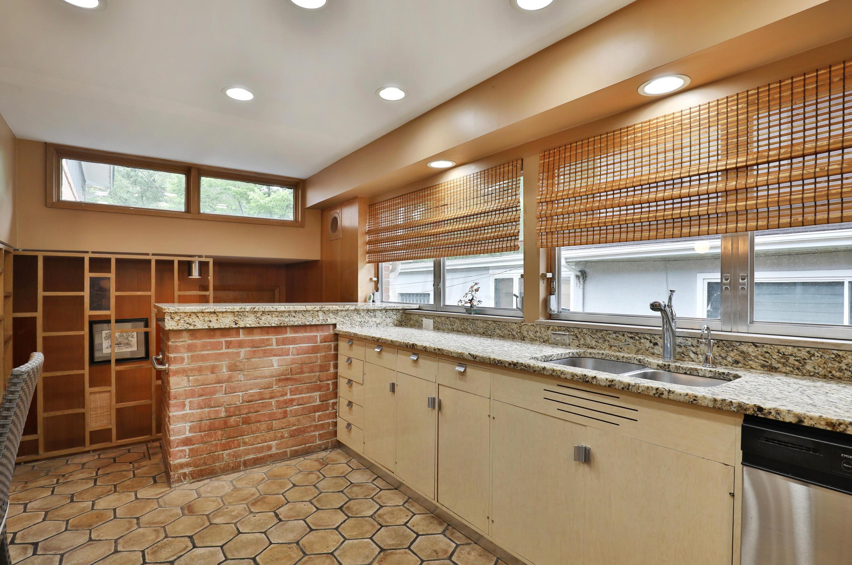 138 Merkle Rd, Columbus OH 43209-1554 exterior