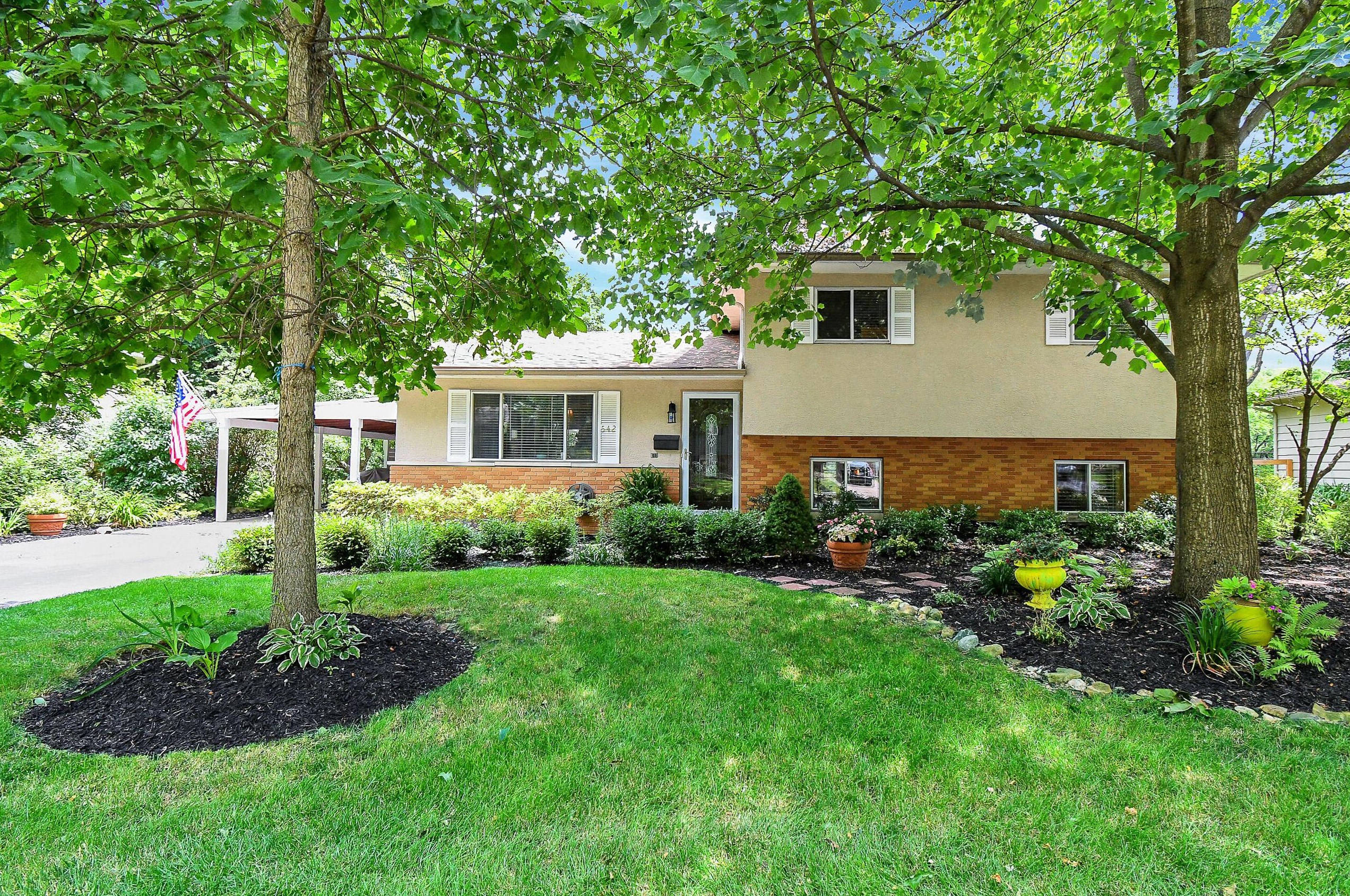 542 Illinois Ct, Westerville, OH 43081-3014