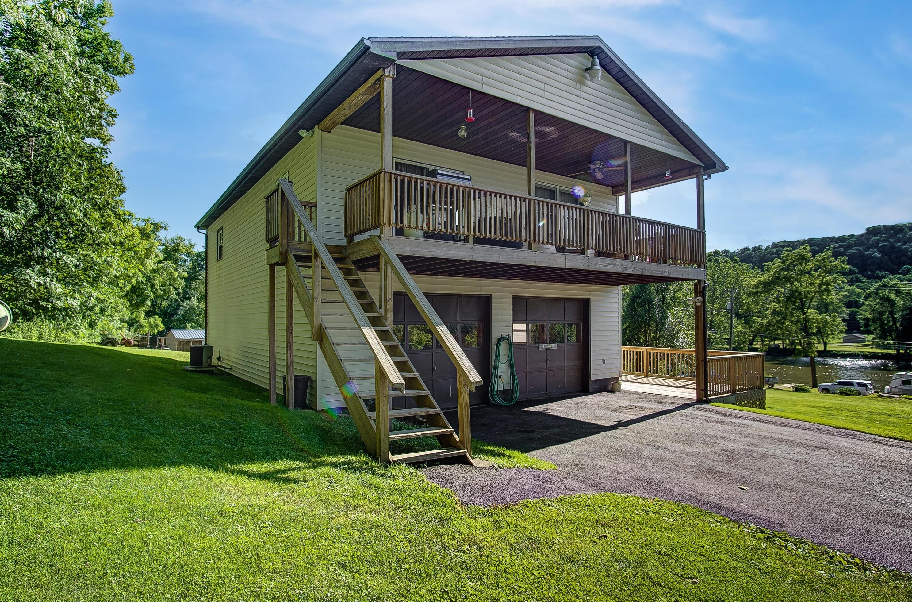 6096 N State Route 60 Nw, McConnelsvle, OH 43756