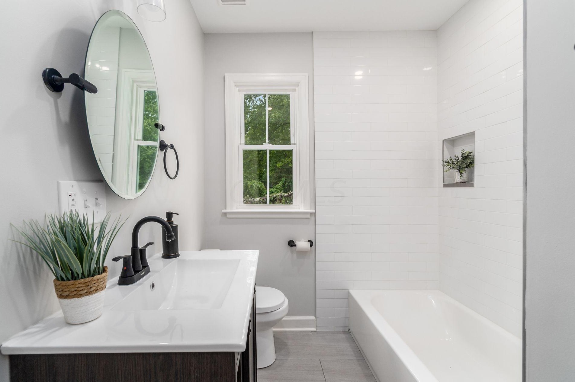 470 Johnstown Rd, Columbus OH  43230-2145 exterior