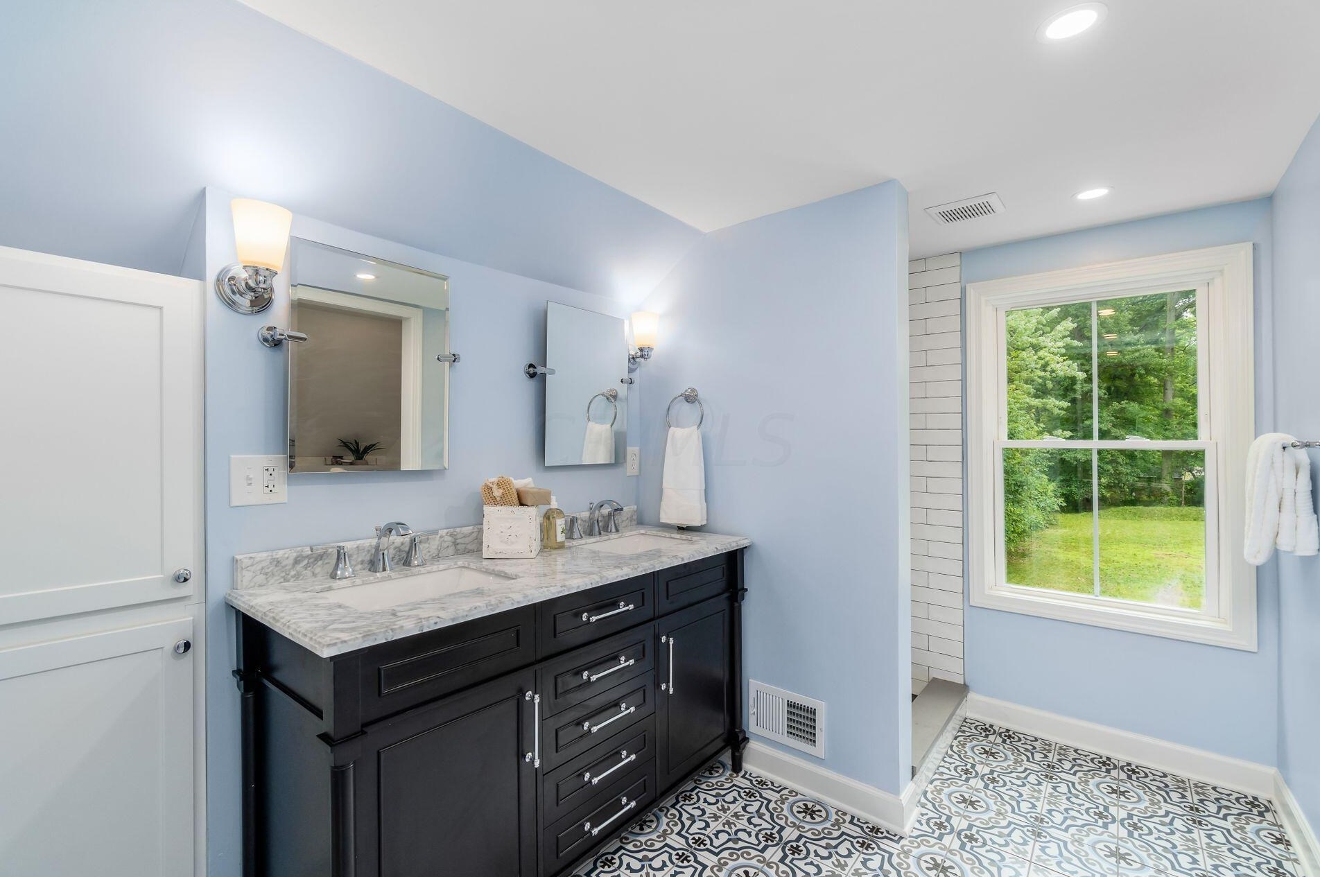 470 Johnstown Rd, Columbus OH  43230-2145 exterior