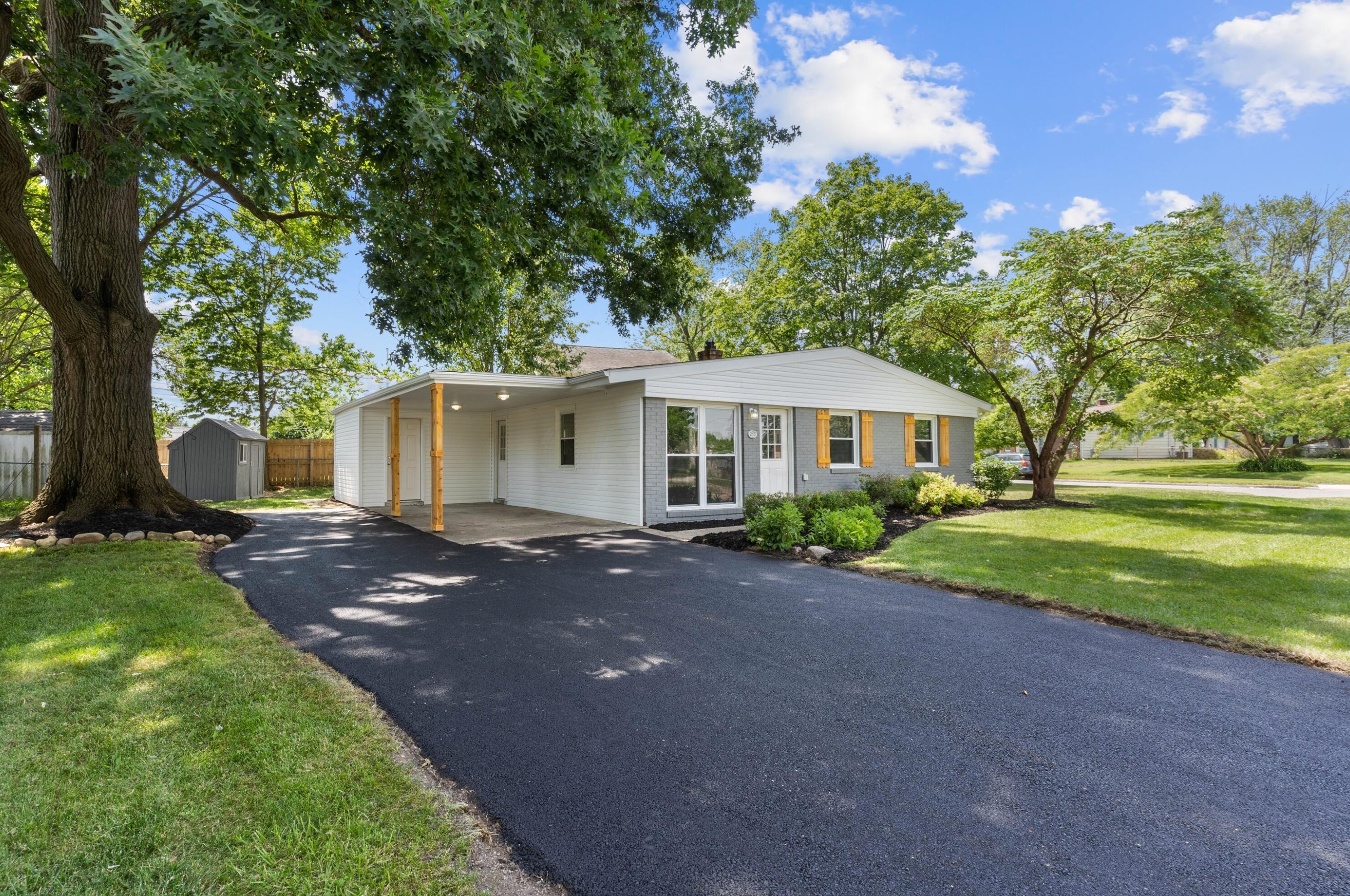 2875 Dennis Ln, Darbydale, OH 43123