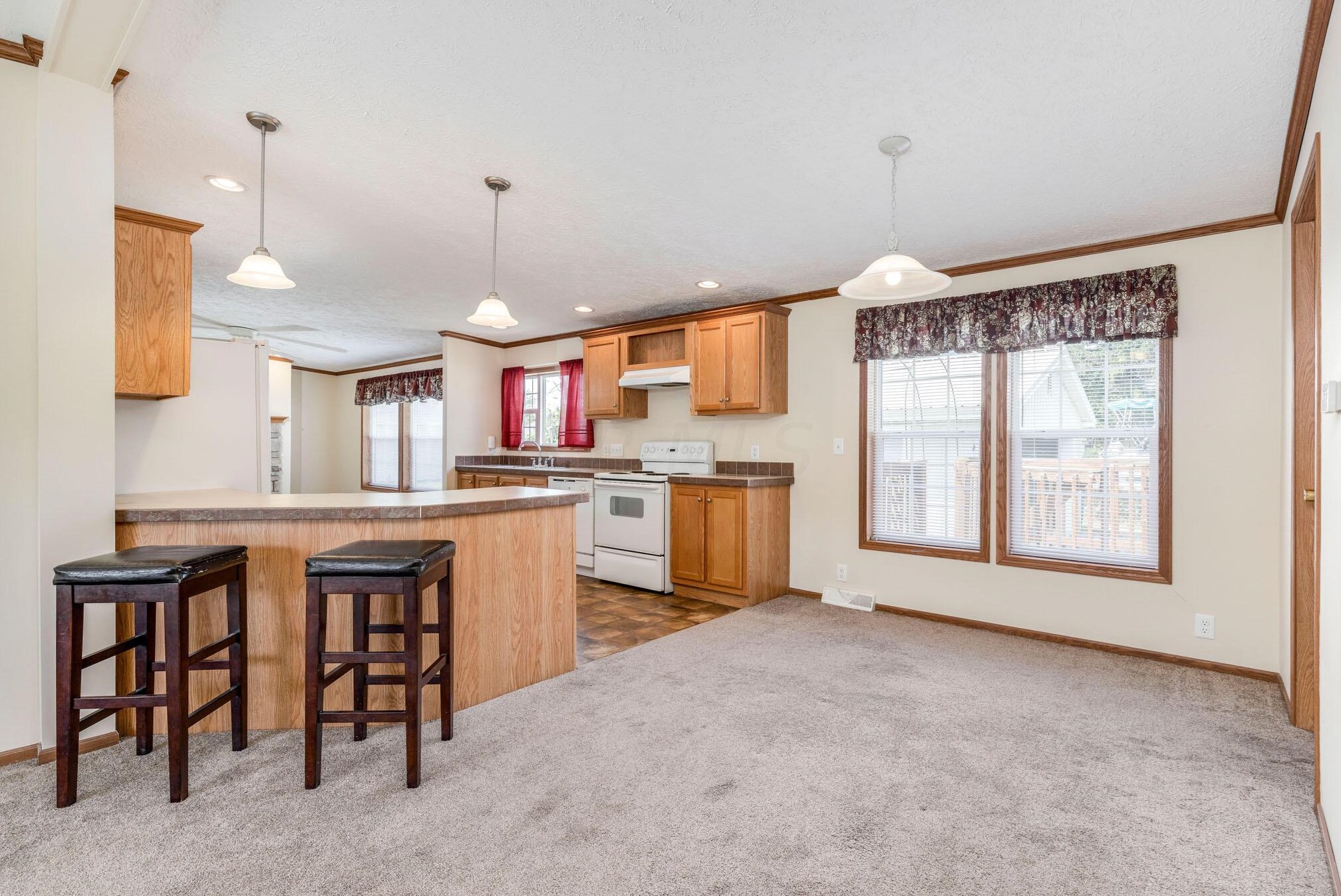 139 Myers Ave, Buckeye Lake, OH 43008-7806