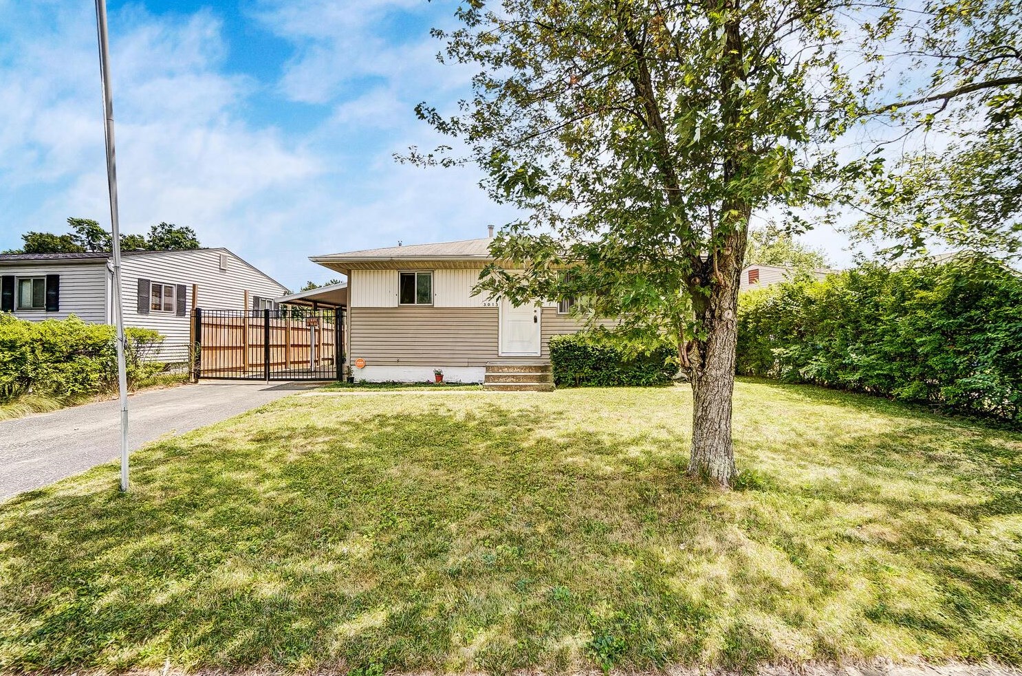 3013 Westmoor Ct, Columbus, OH 43204-2018