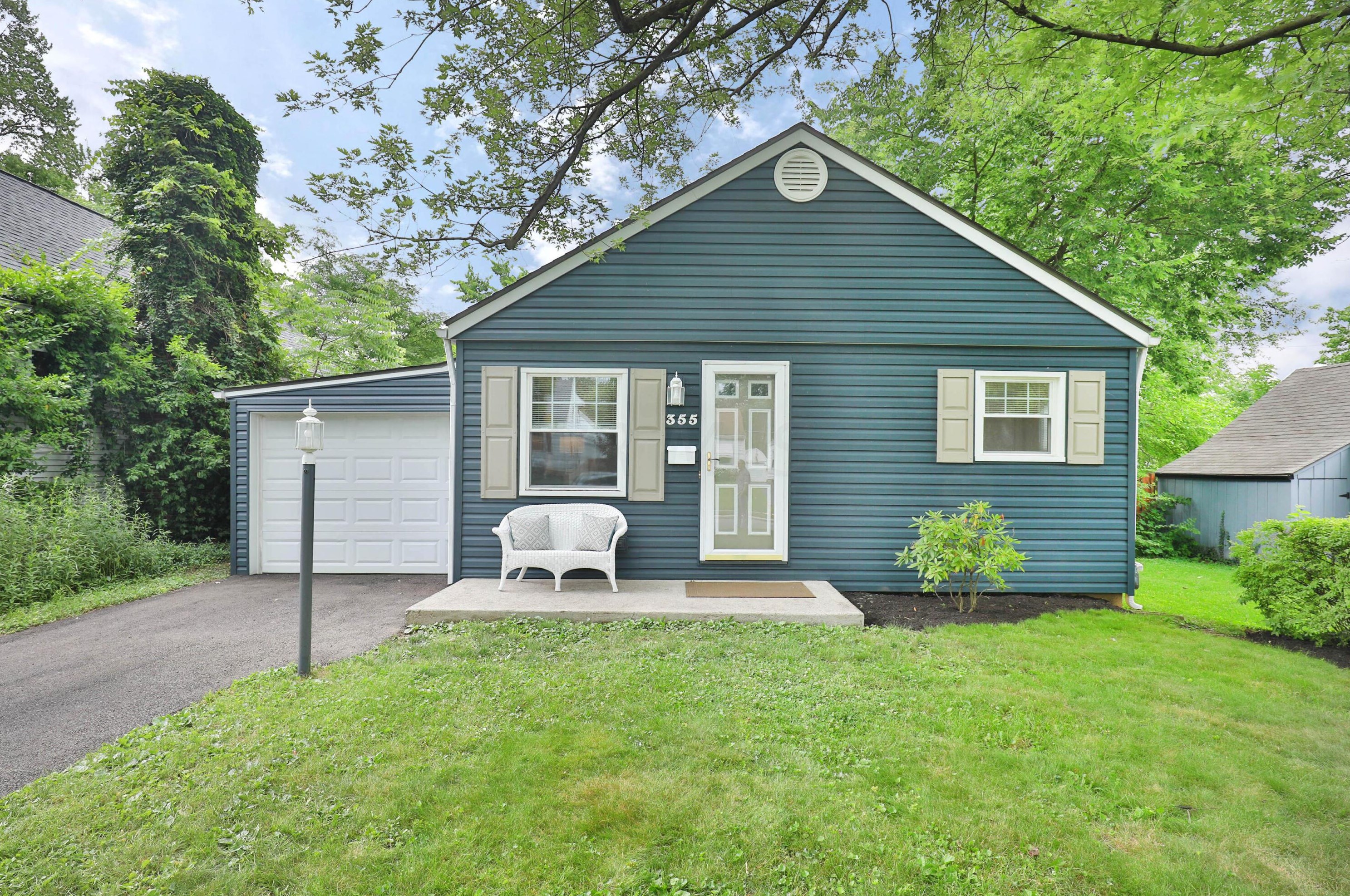 355 Jeffrey Pl, Columbus, OH 43214-1713