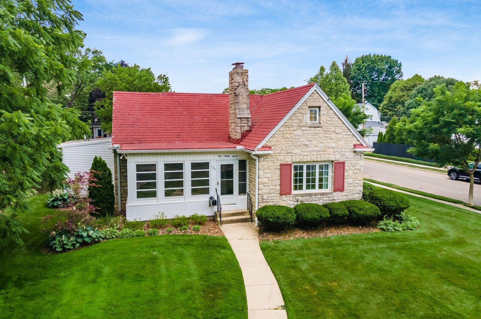 137 Remington Rd, Columbus, OH 43209-1442