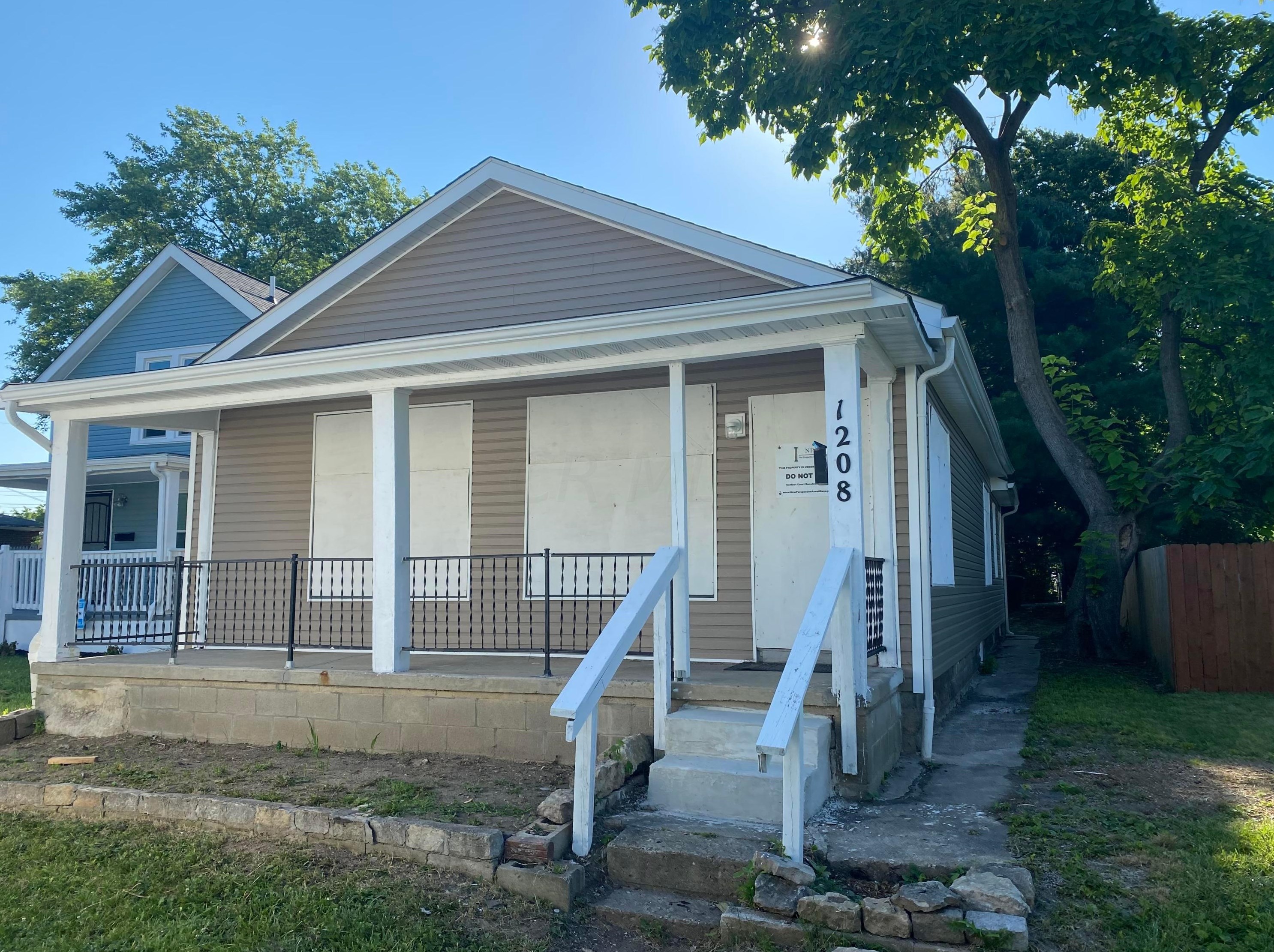 1208 Seymour Ave, Columbus, OH 43206-3206