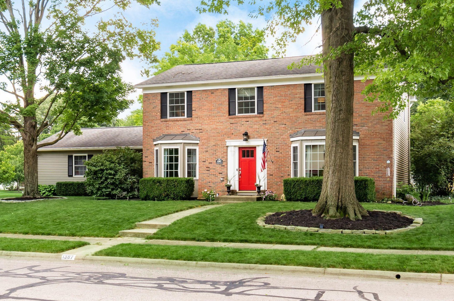 1387 Castleton Rd, Columbus, OH 43220-3808
