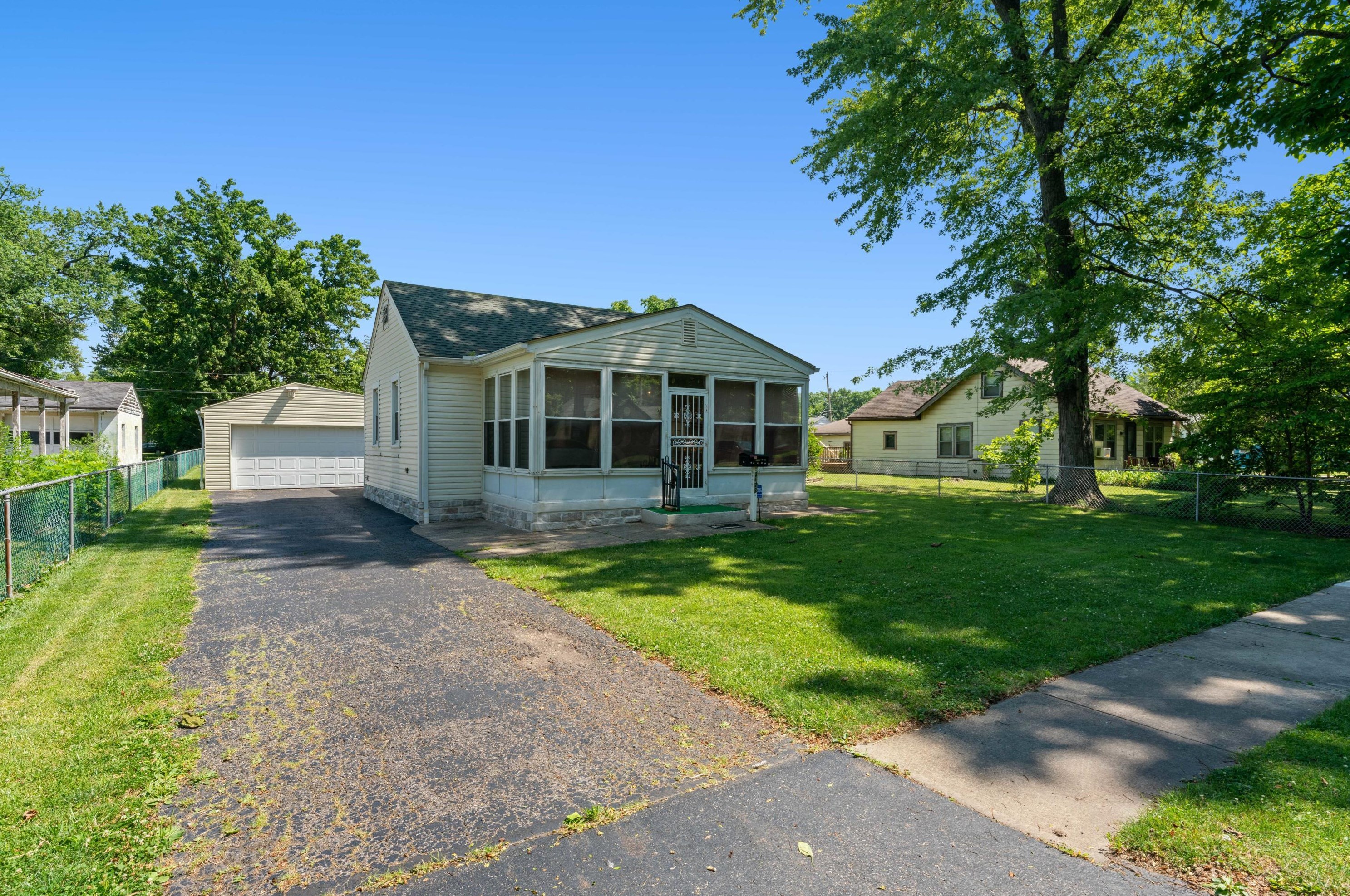 2172 Elmore Ave, Columbus, OH 43224-2947