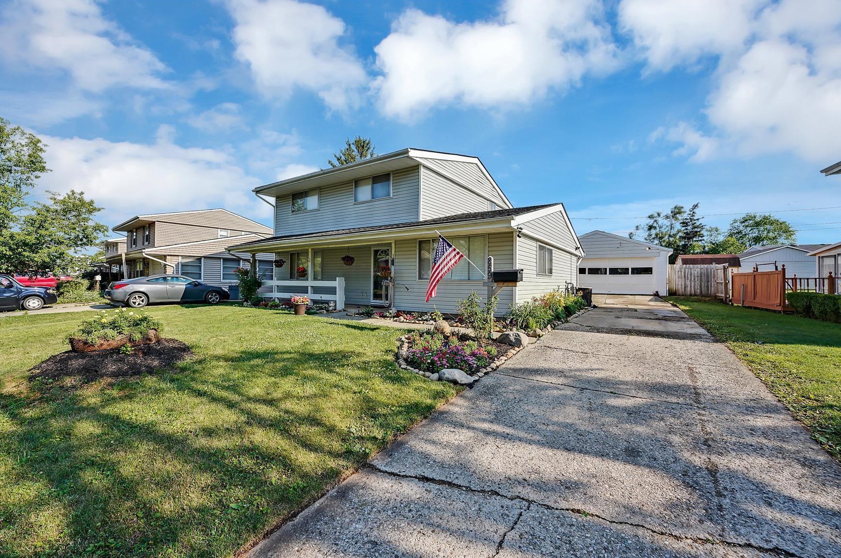 859 Grenada Rd, Columbus, OH 43207-4945