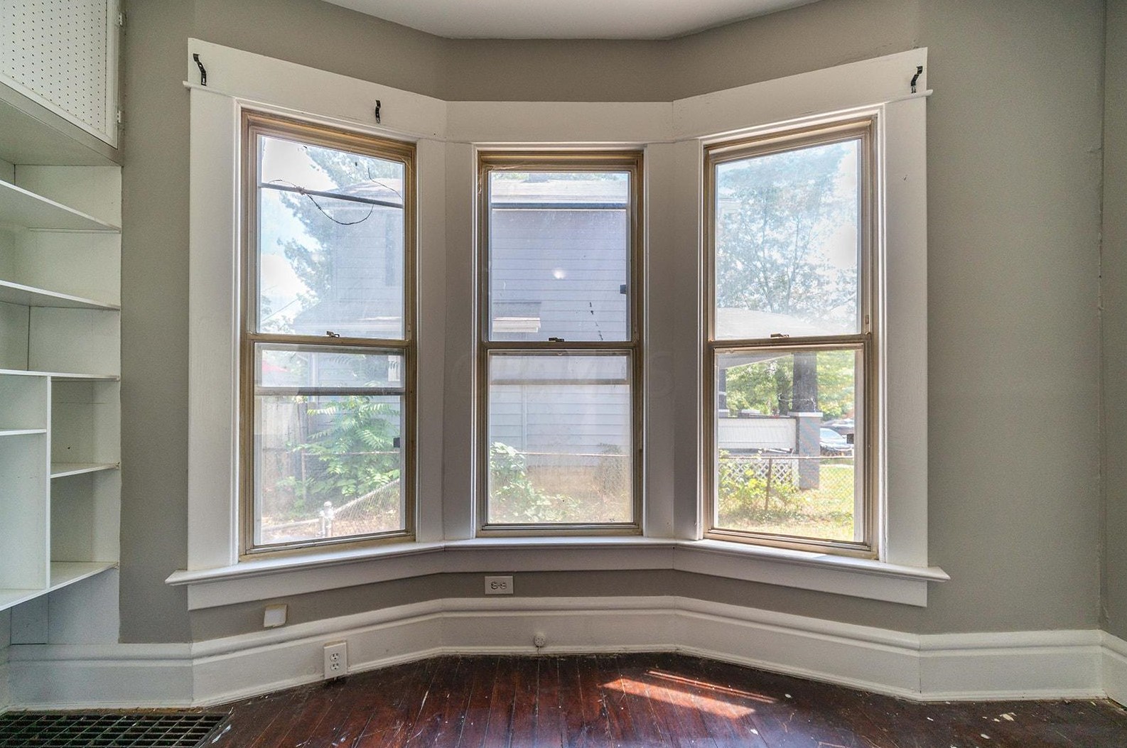 1498 Briarwood Ave, Columbus OH 43211-1407 exterior