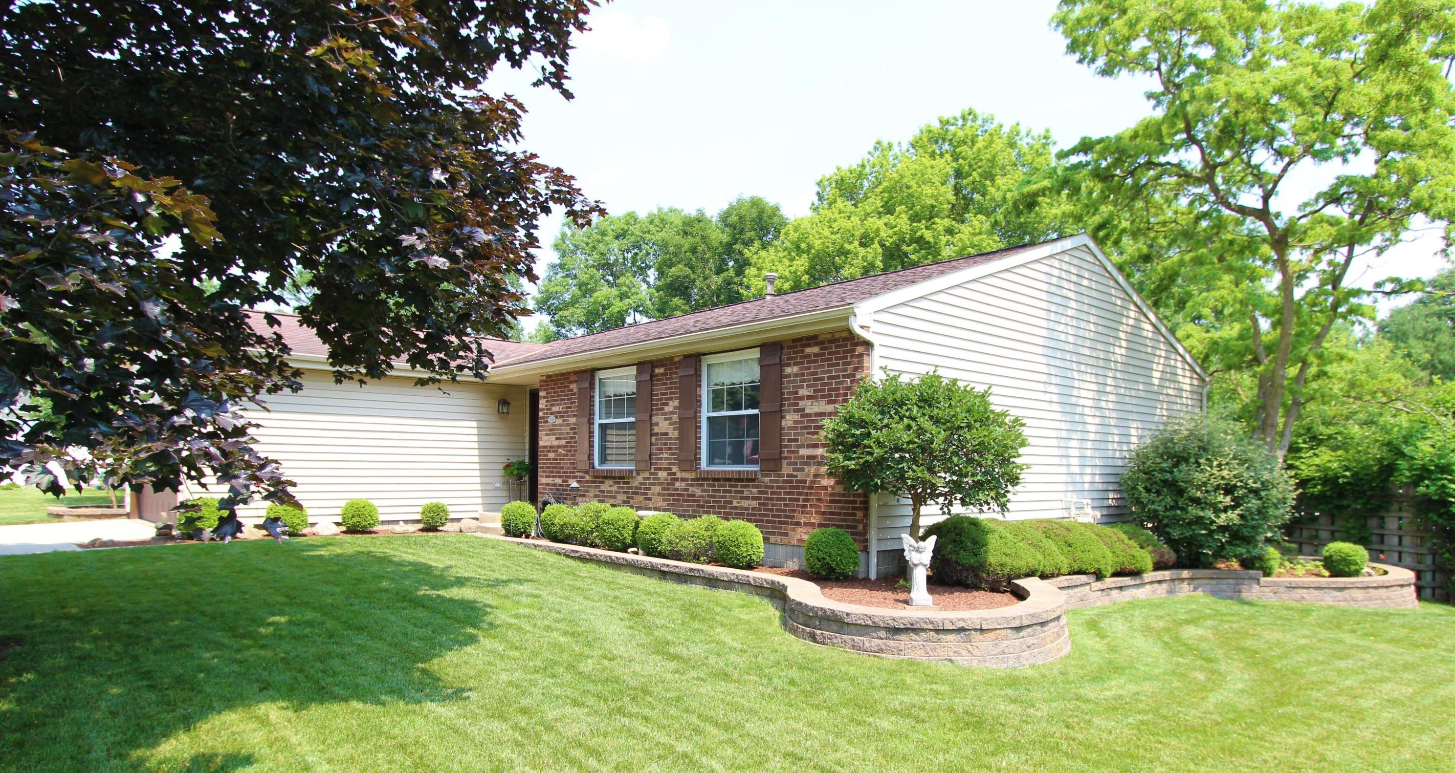 962 Ridenour Rd, Columbus, OH 43230-1686