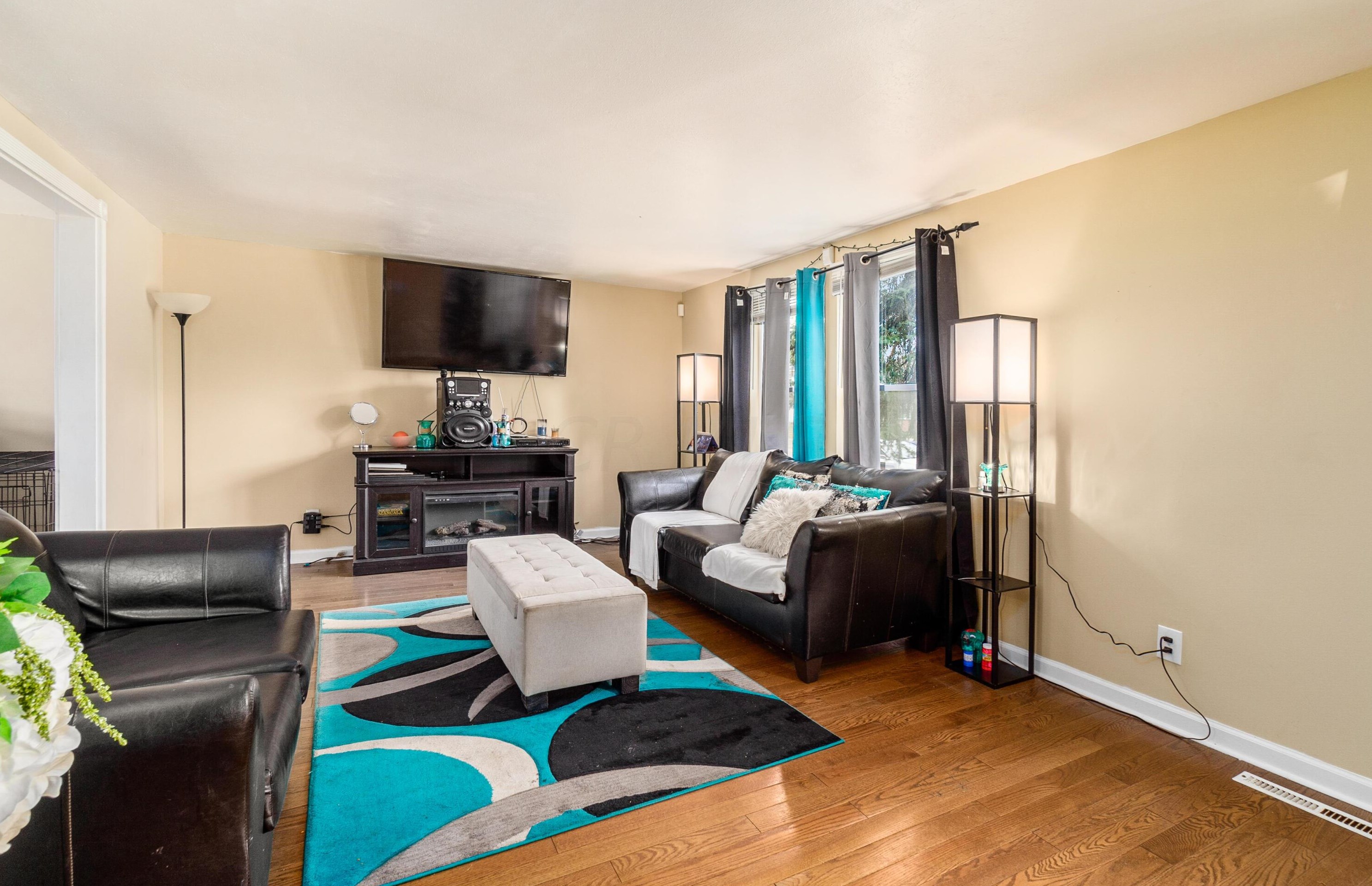 1476 Felix Dr, Columbus, OH 43207-3301