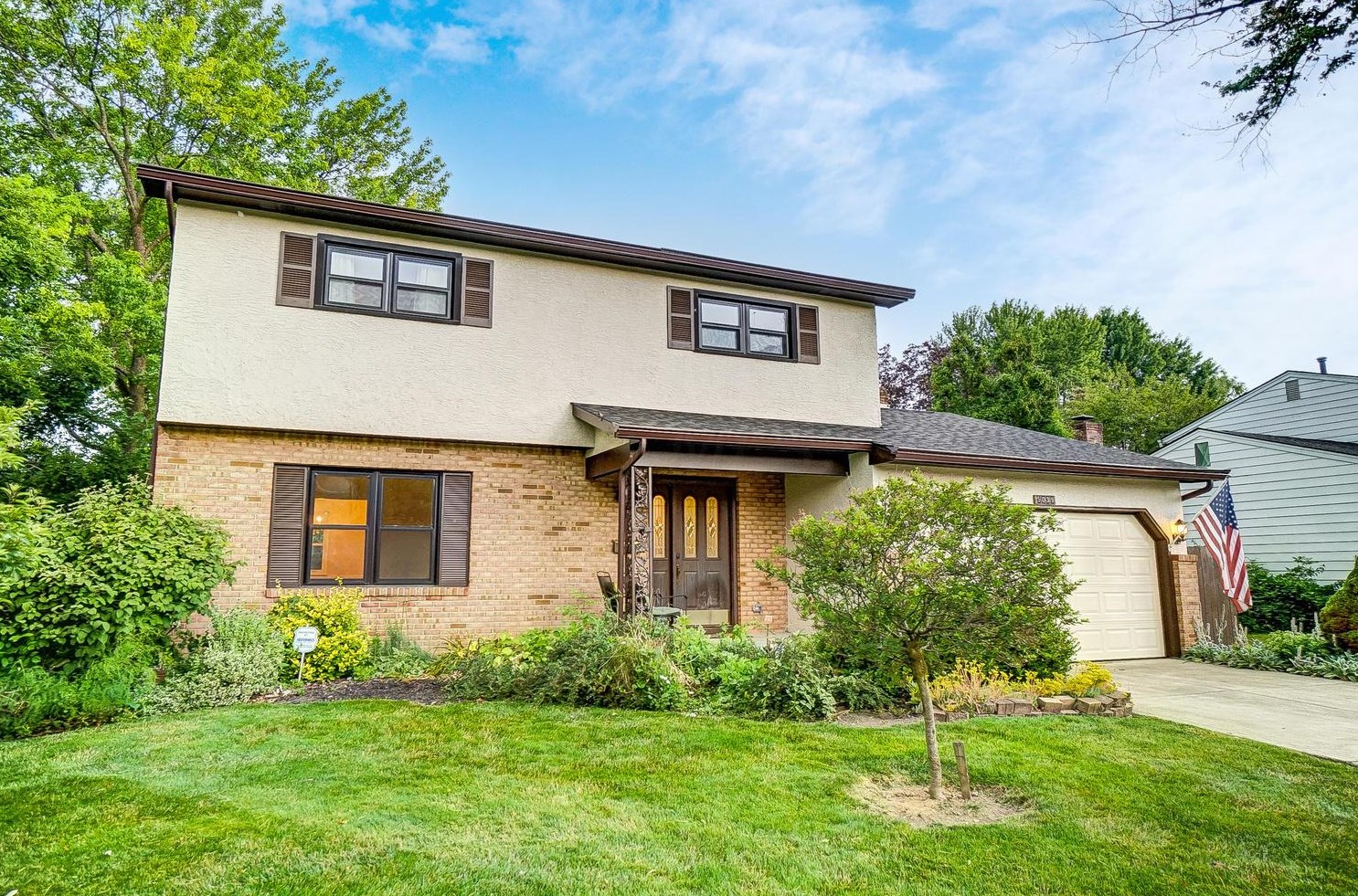 5039 New Haven Dr, Columbus, OH 43220-2455