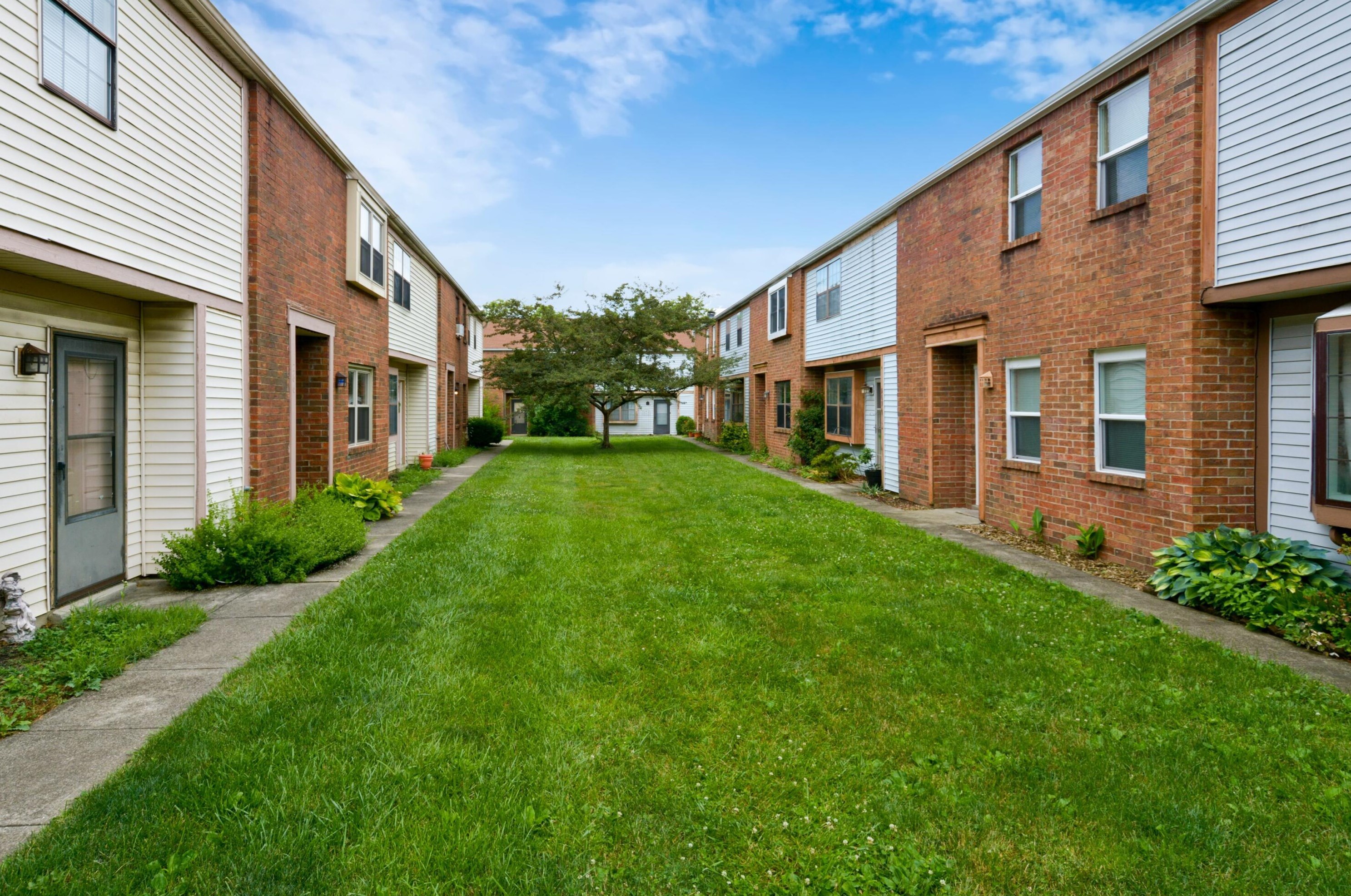 967 Cross Country Dr, Westerville, OH 43081-3579