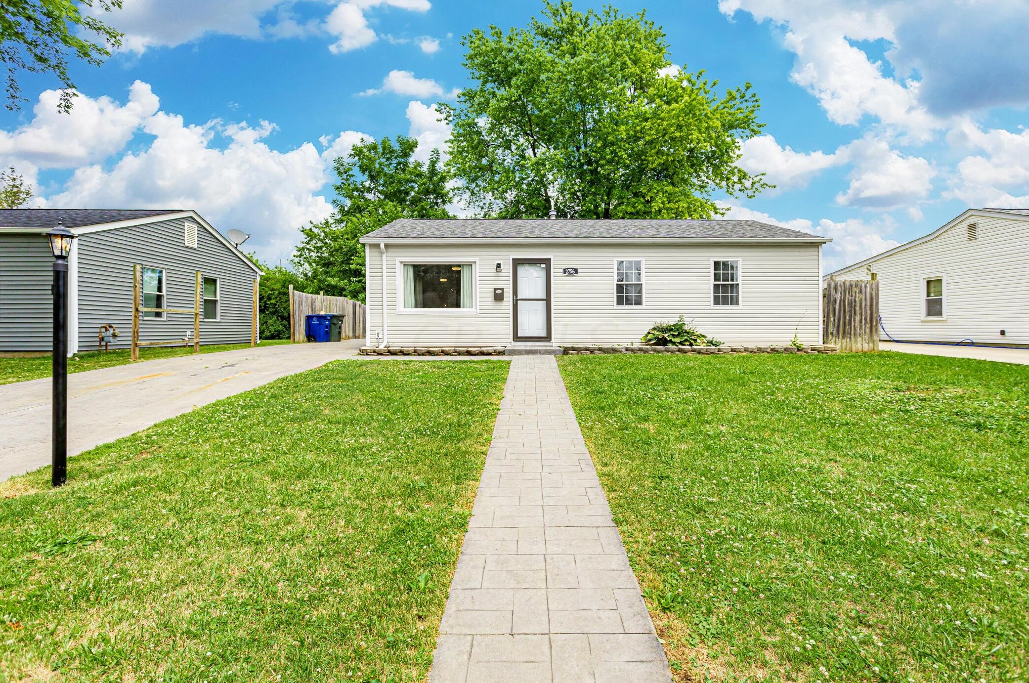 2756 Dolby Dr, Columbus OH  43207-3650 exterior