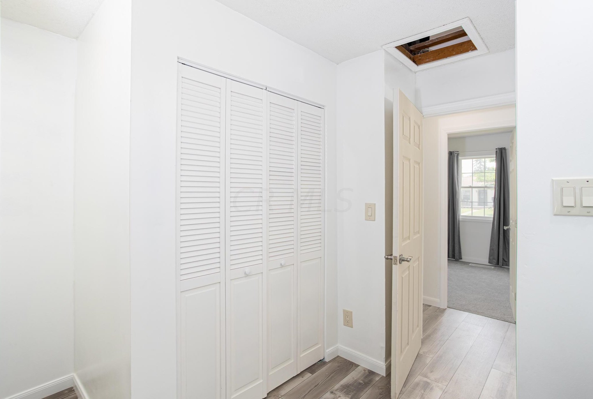 2756 Dolby Dr, Columbus OH  43207-3650 exterior