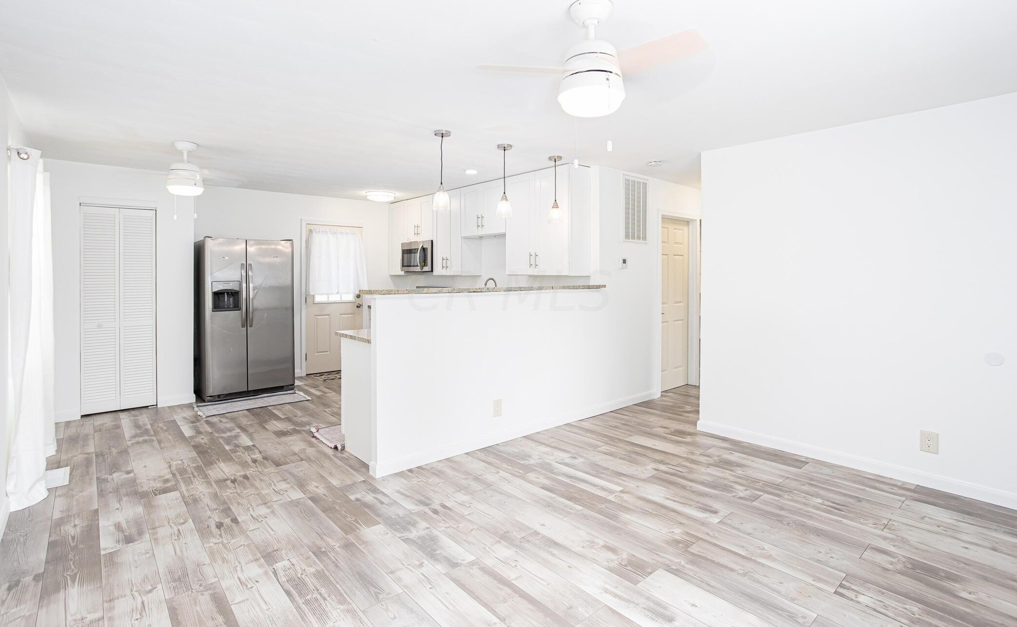 2756 Dolby Dr, Columbus OH  43207-3650 exterior